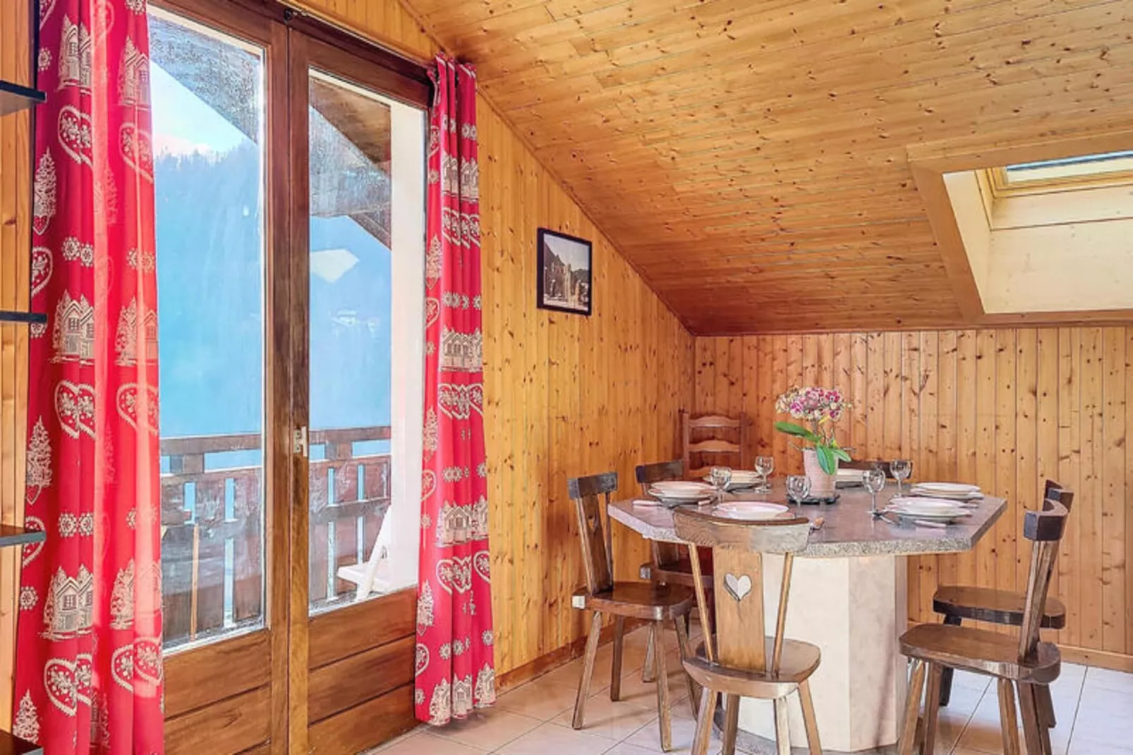 Appartements à Saint Jean d'Aulps-Eetkamer