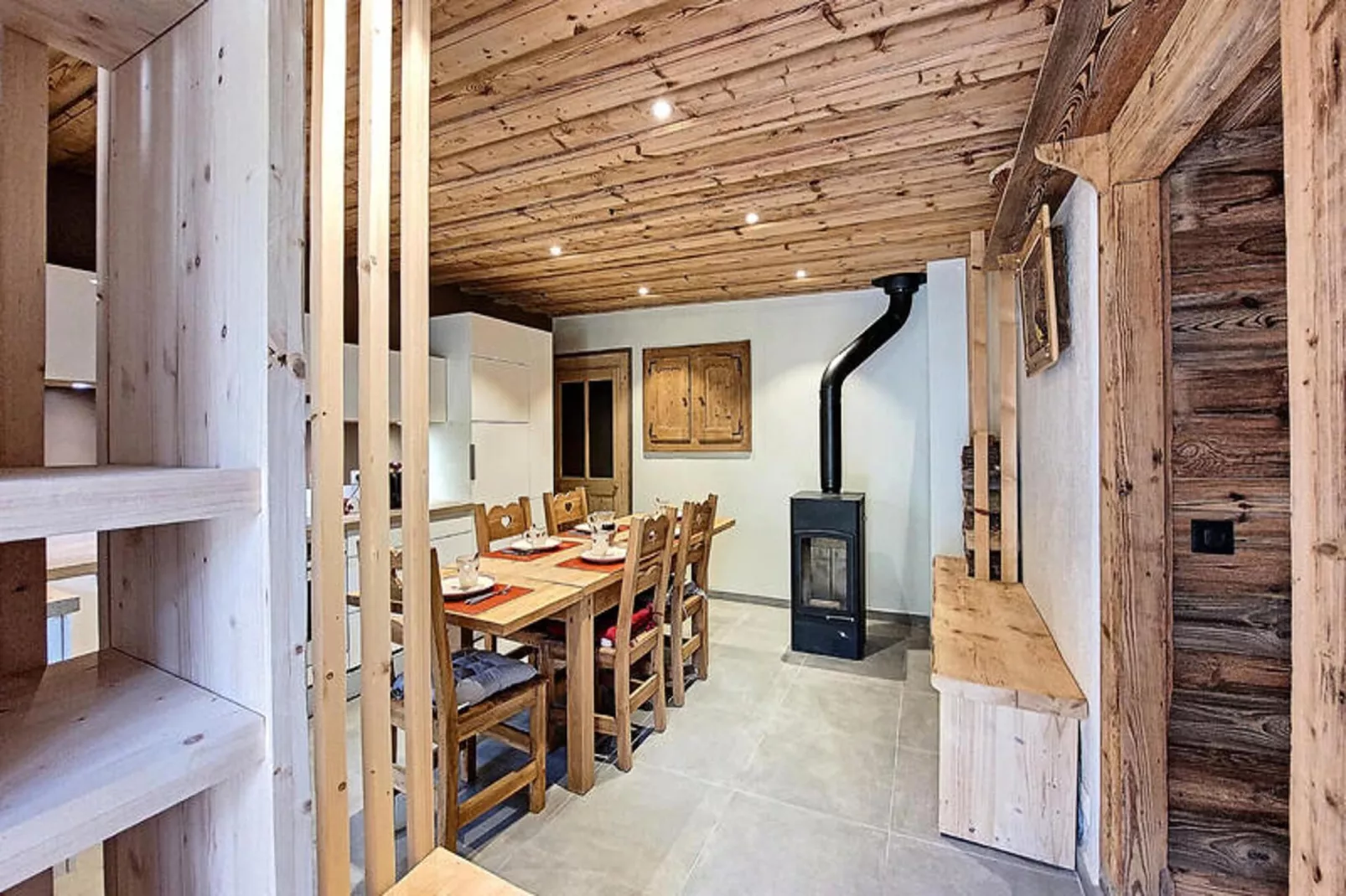 Appartements à Saint Jean d'Aulps-Eetkamer