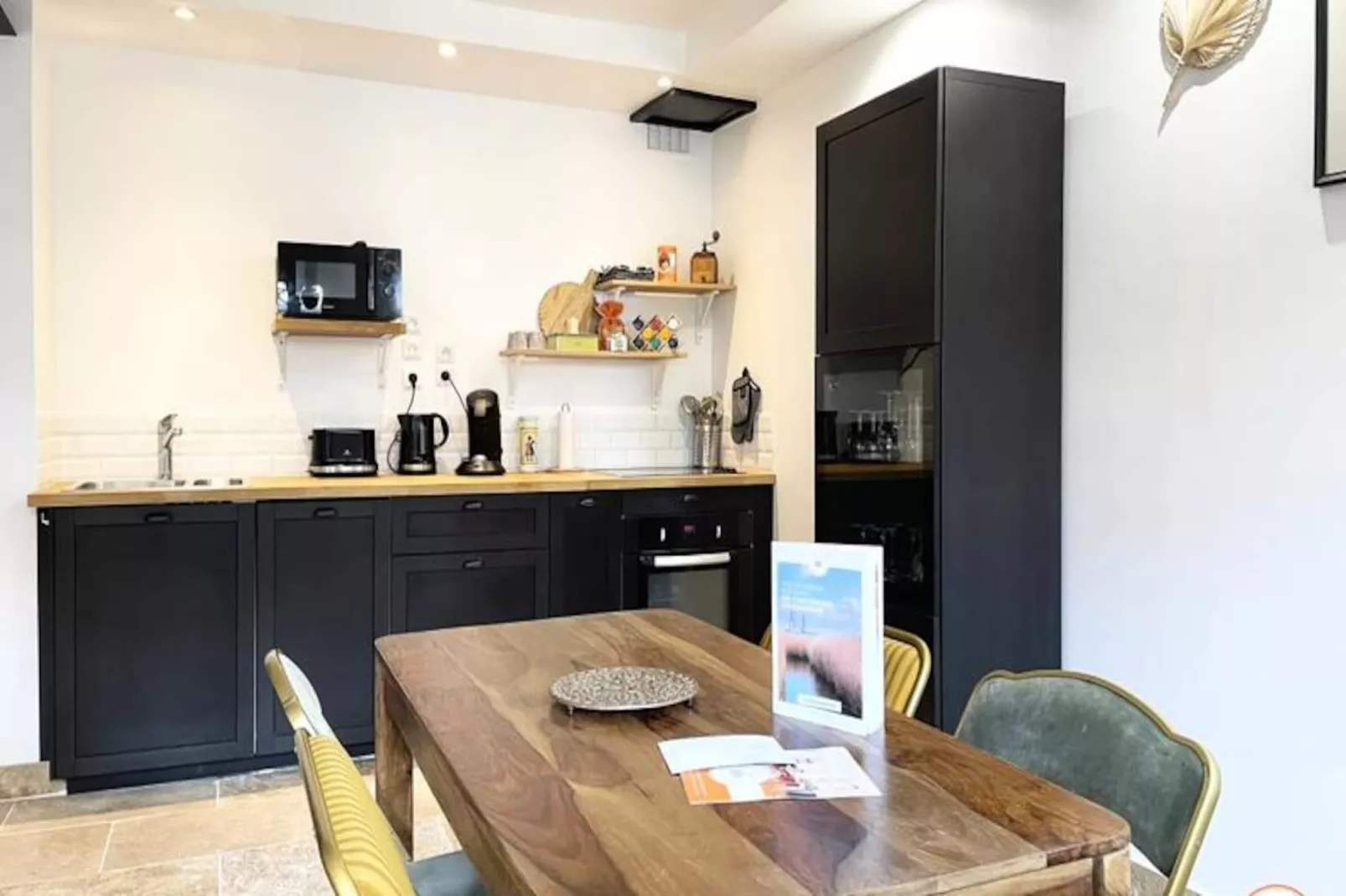 🚂 The Central Station - Parking - 50m Gare-Image-tags.