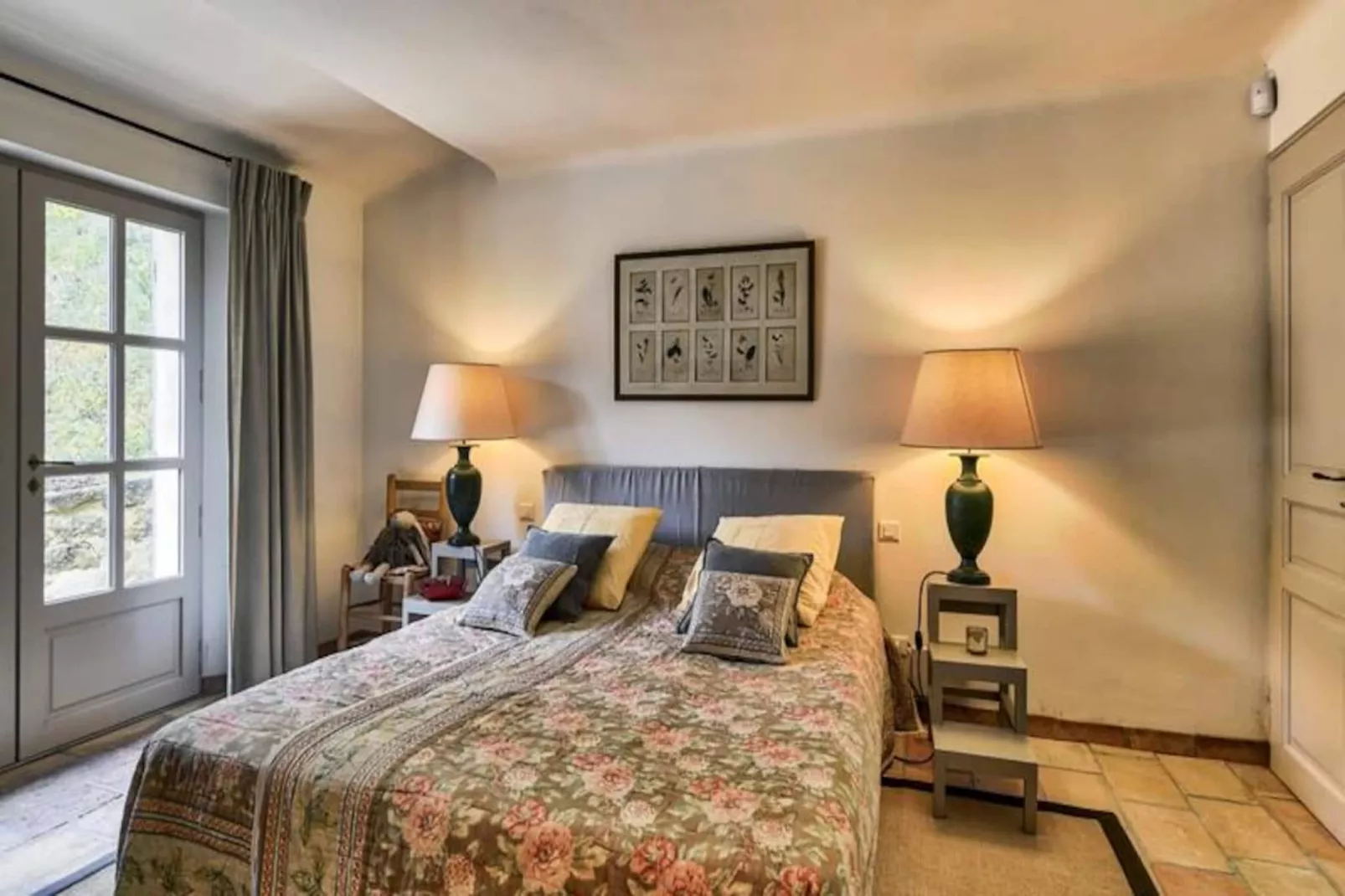 "le Mas Des Oliviers: Esprit Proven&ccedil;al Authentique"-Image-tags.