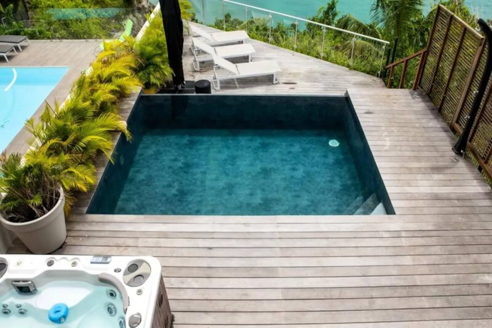 Villa Summer Forever-Image-tags.