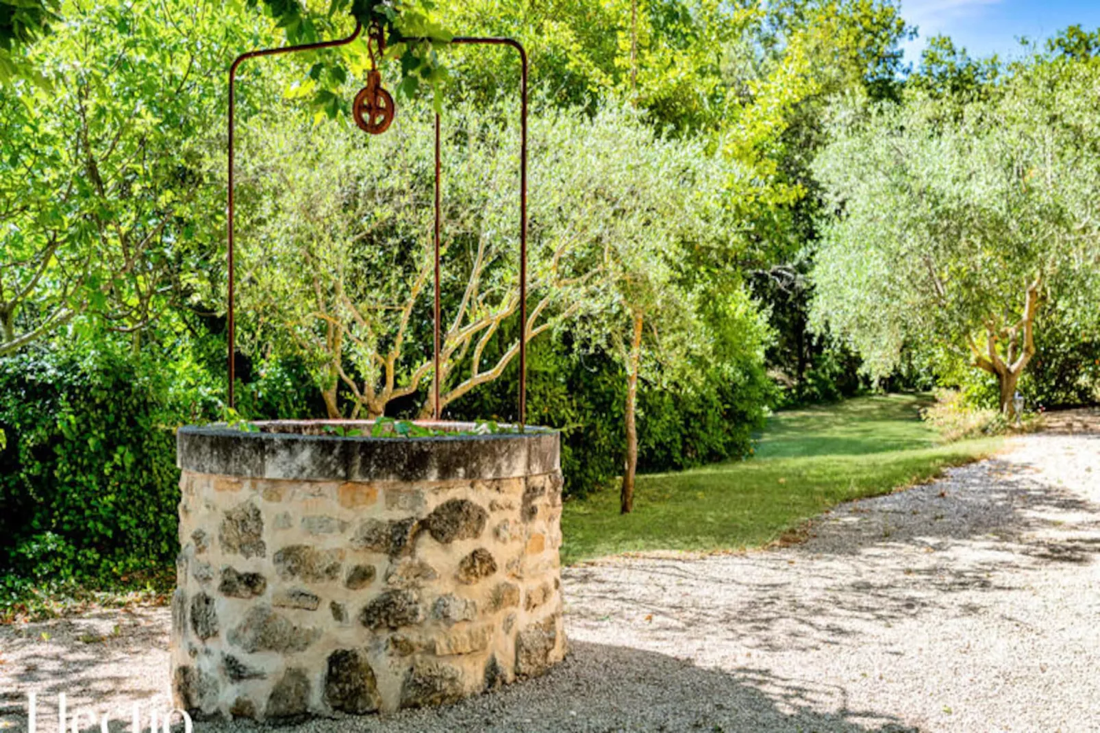 Petite Bastide | Domaine Tour Campanets-Image-tags.
