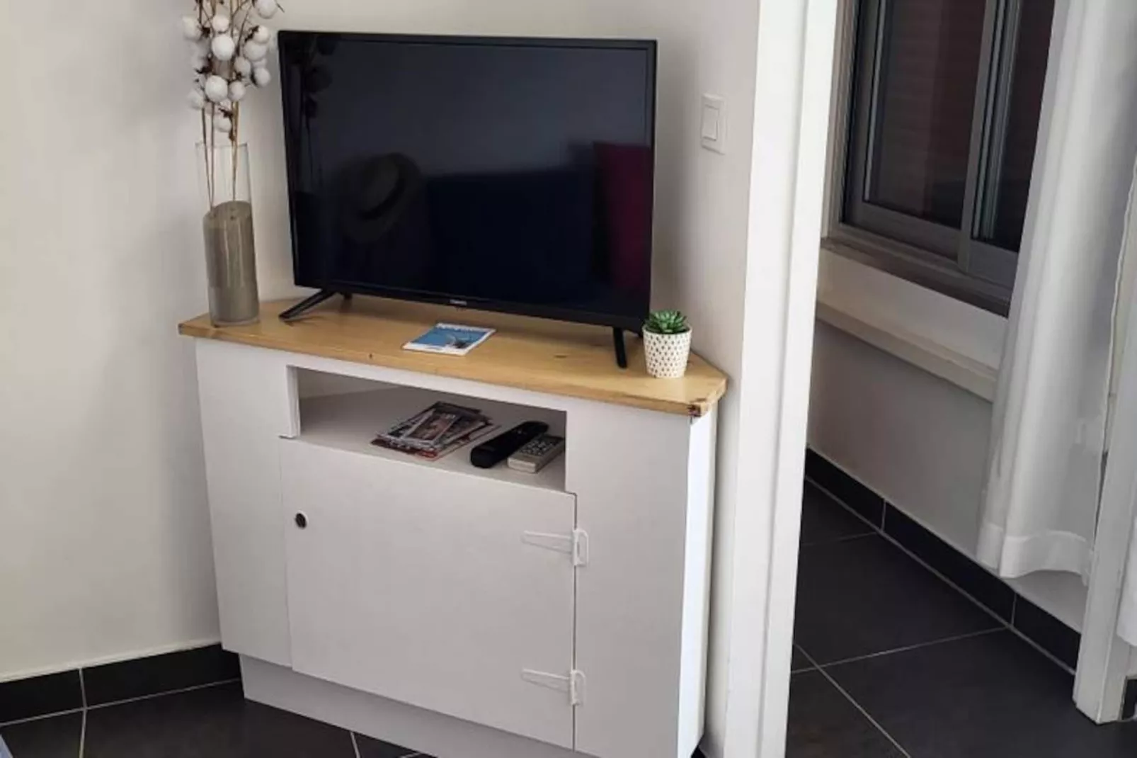 Résidence Une Escale En Bord De Plage Avec Piscine Et Jardins.-Image-tags.