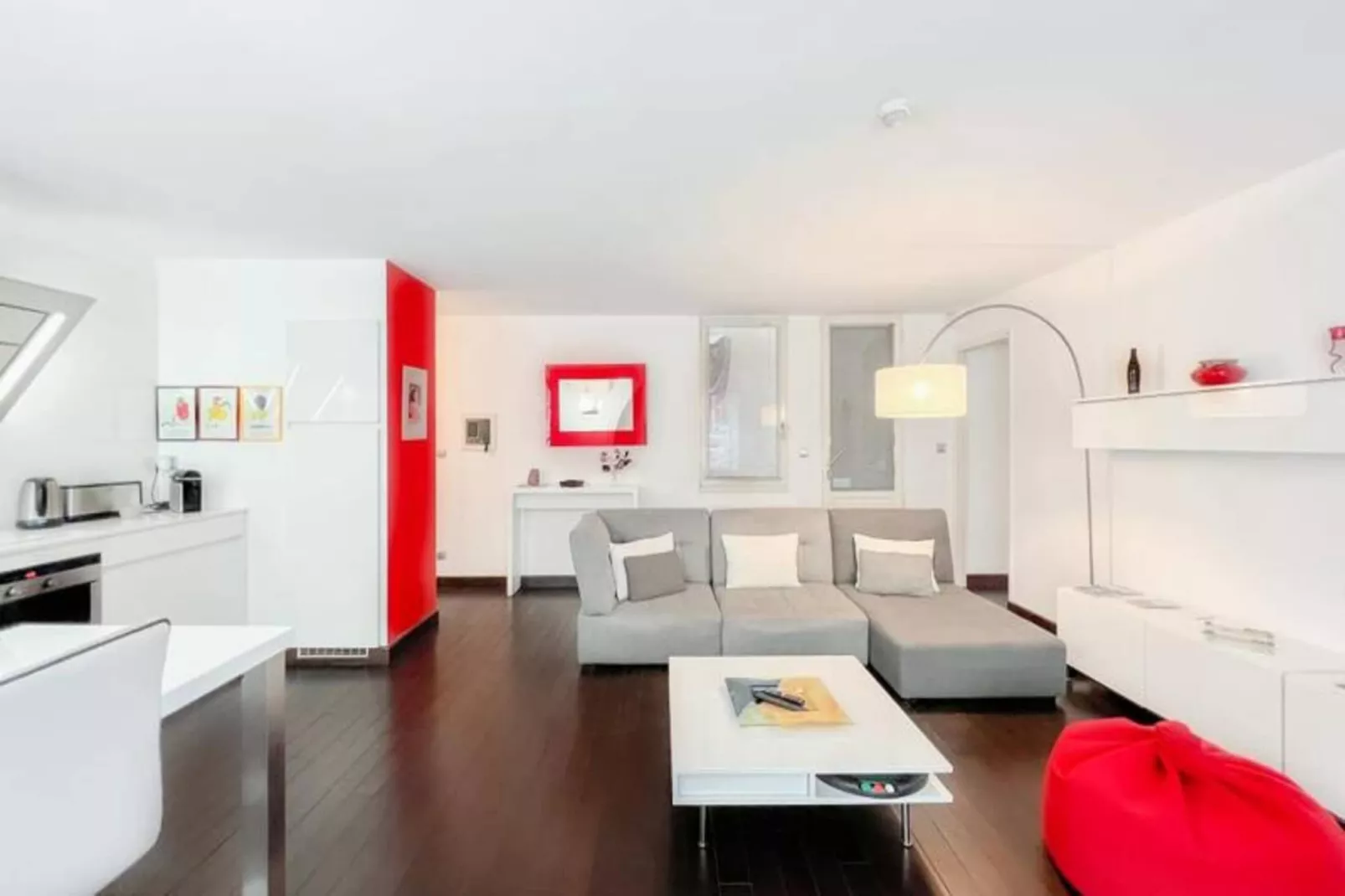 Appartement De Haut Standing Authentique Situ&eacute; Au Coeur Du Triangle D'or-Buitenkant zomer