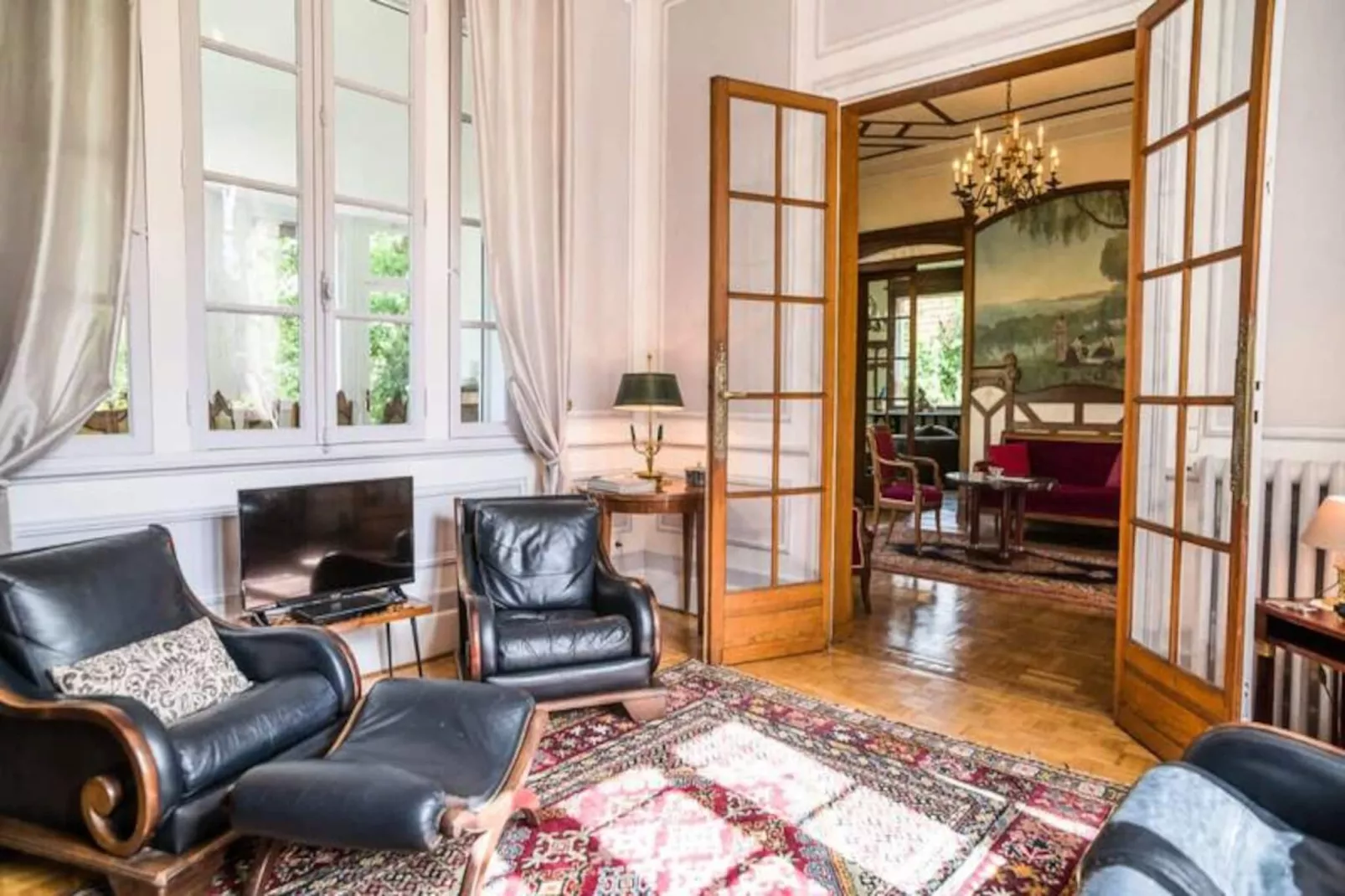 Villa  Arcachonnaise Spacieuse Au Style Authentique Proche De La Plage-Image-tags.