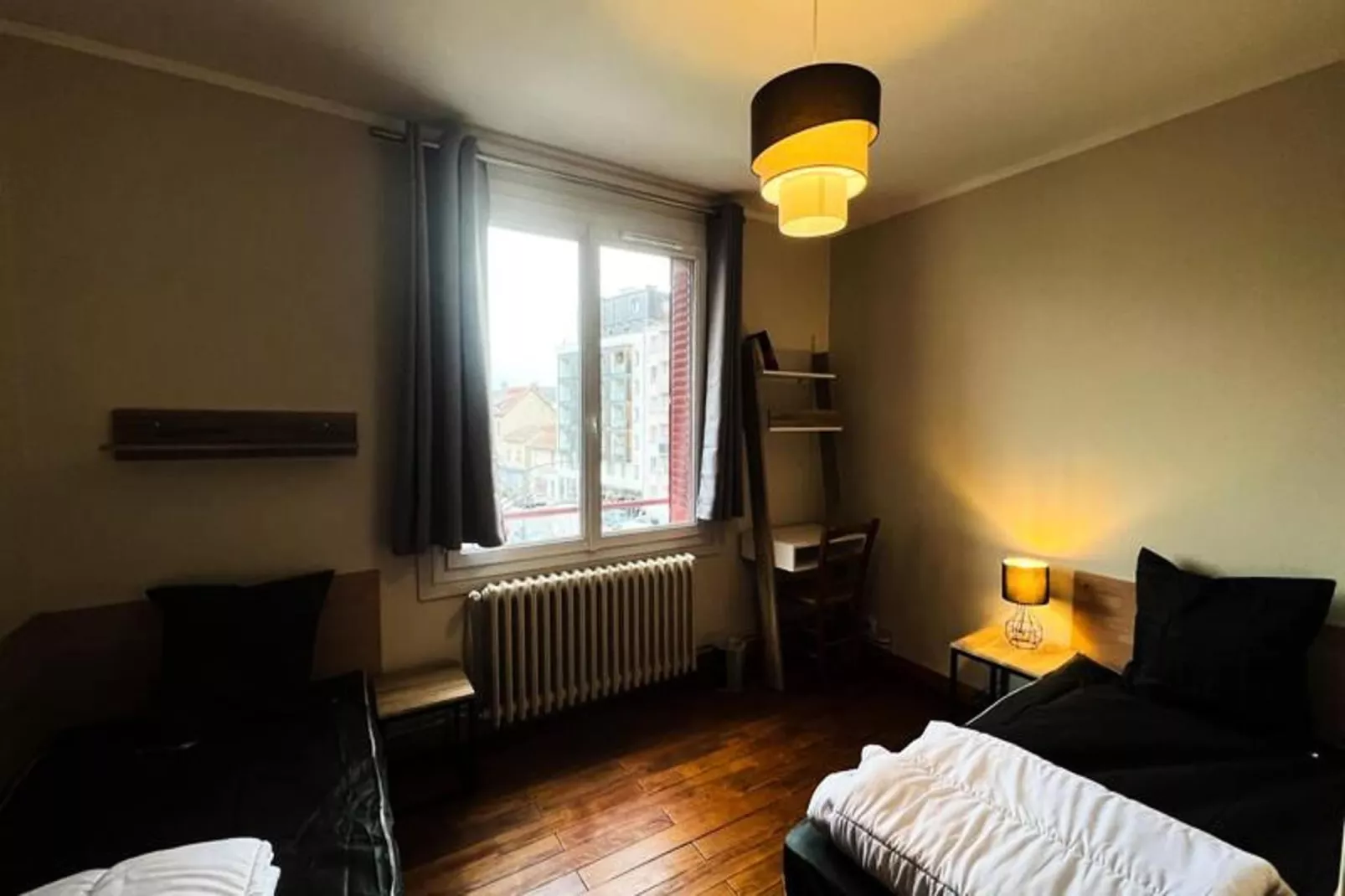 Le  Lumineux Et Confortable T4 Avec Vue🏔  - Alli&eacute;s-Slaapkamer