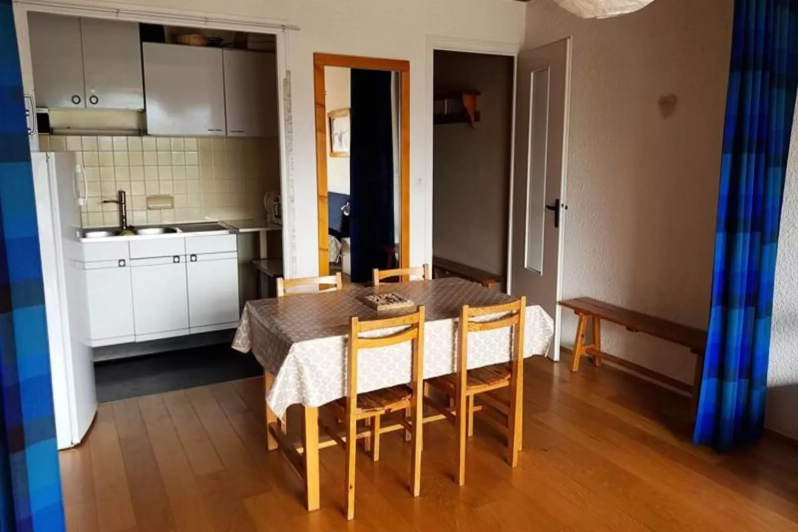 Résidence Choucas-Buitenkant zomer