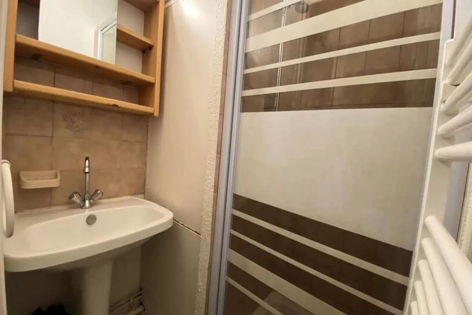 Résidence Pluton-Badkamer