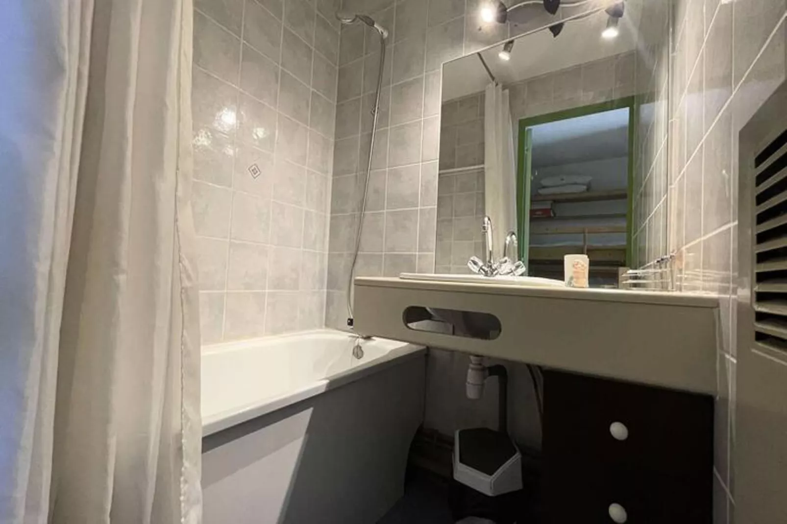 Résidence Meije 10- Porte J3-Badkamer