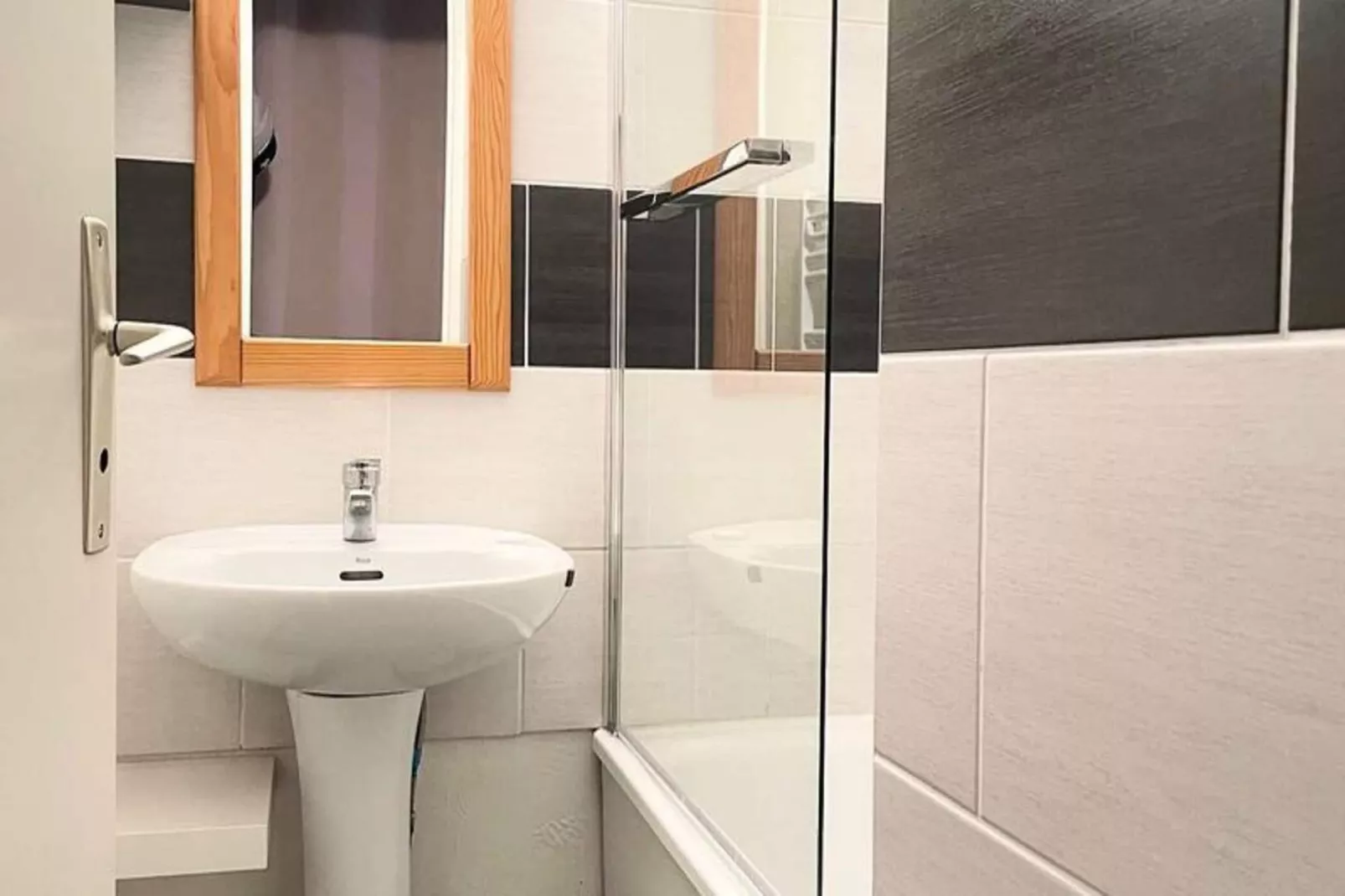 Résidence Arc En Ciel C-Badkamer