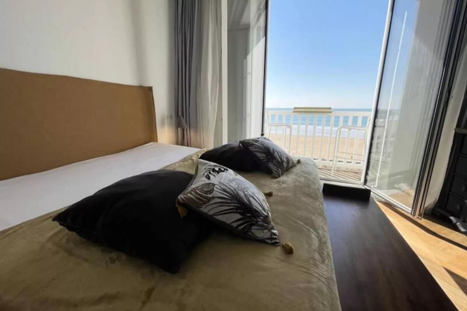 Maison R&eacute;gent & Spa - Un Si Bel Horizon-Image-tags.