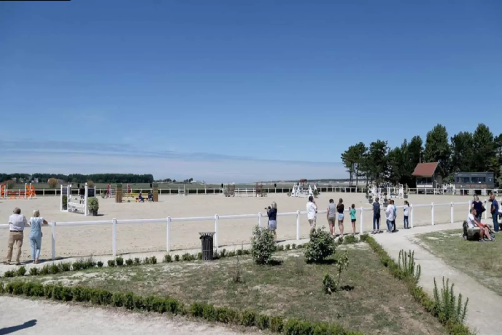 Résidence Bel Appartement 5 Pers Avec Piscine, Tennis Et Parking 236-Buitenkant zomer