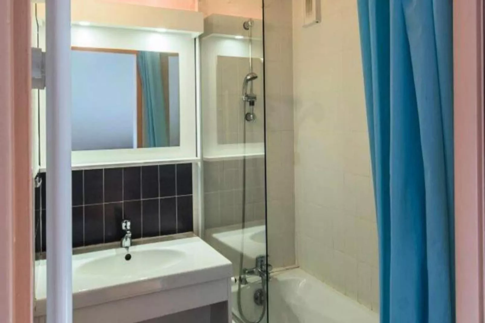 VVF Résidence Les Angles Pyrénées-Badkamer