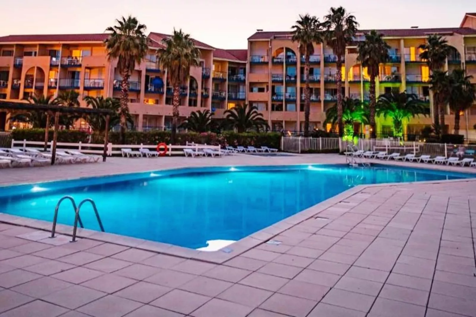 Résidence Mer & Golf Port Argelès***-Buitenkant zomer