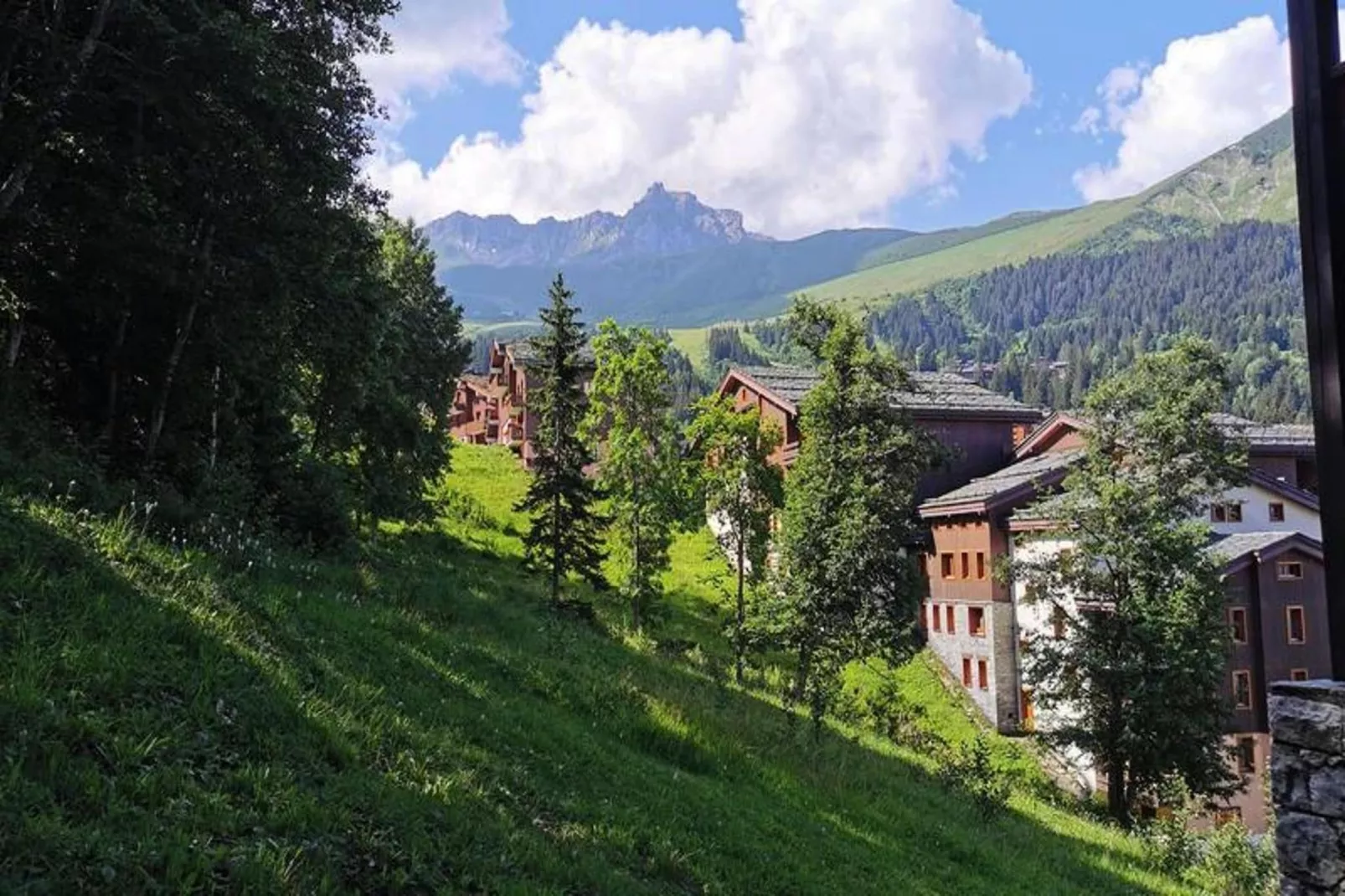 Résidence Camarine-Buitenkant zomer