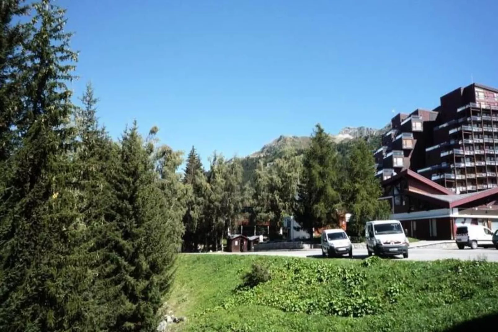 Résidence Miravidi-Buitenkant zomer