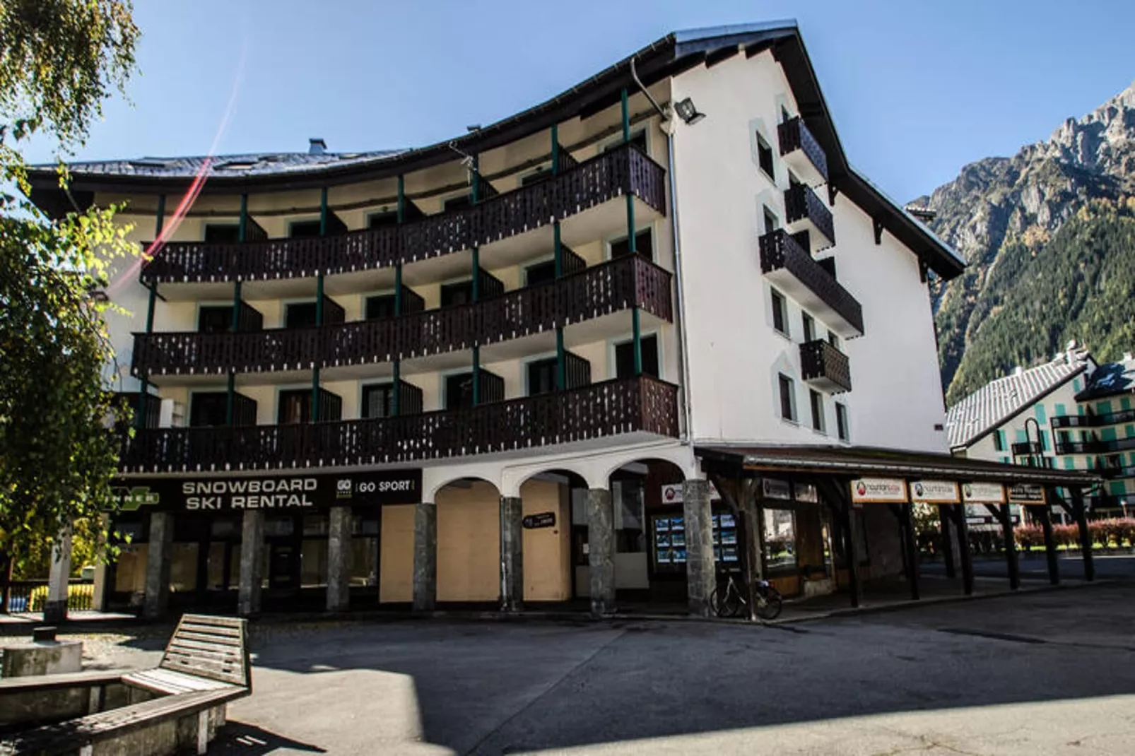 Résidence Iris-Buitenkant zomer