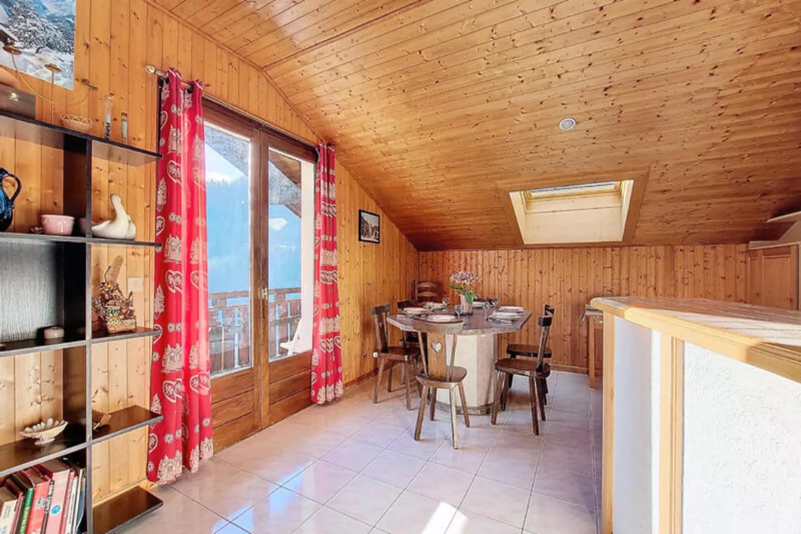 Appartements à Saint Jean d'Aulps-Eetkamer