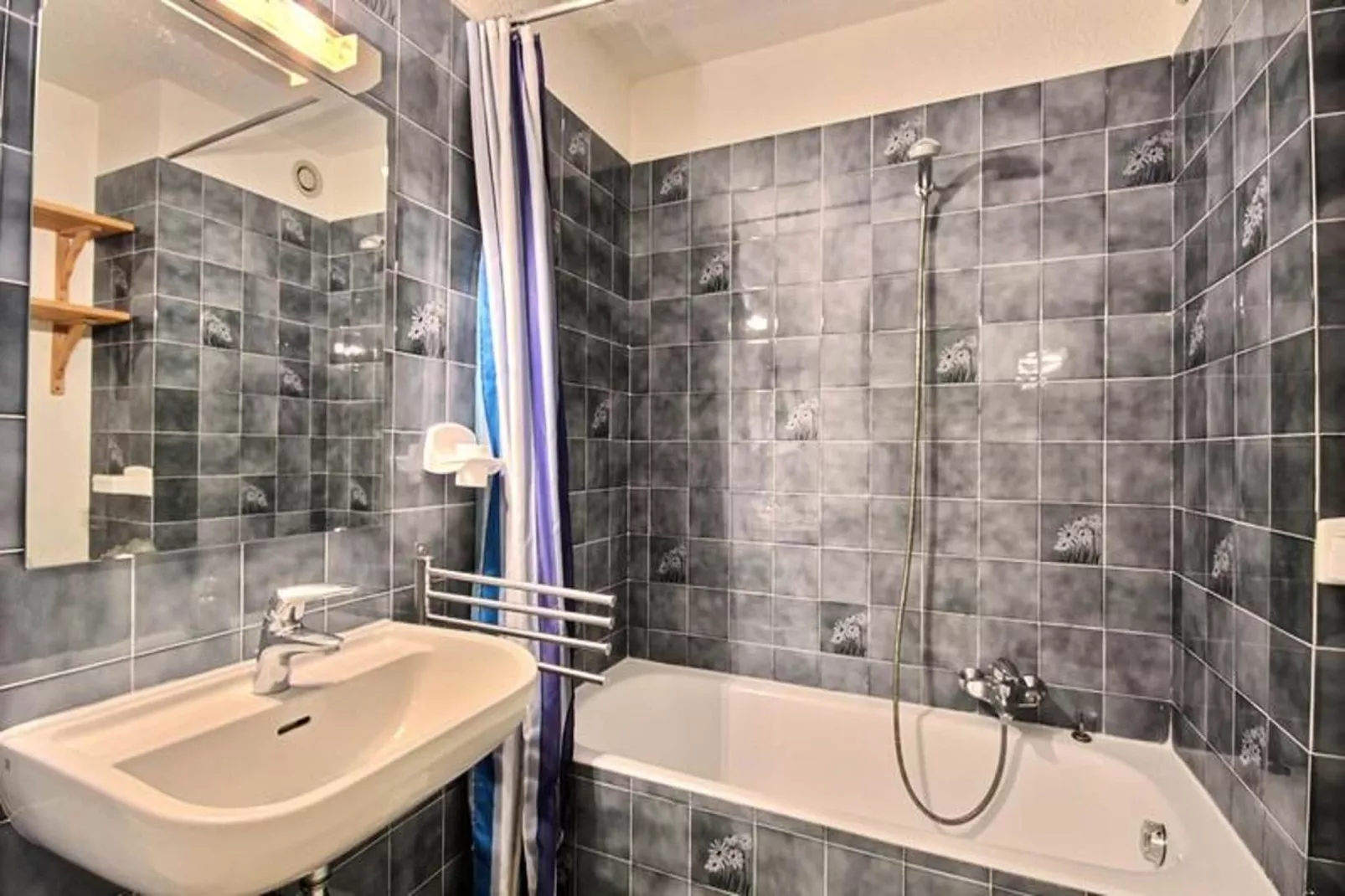 Studio à Saint Jean d'Aulps-Badkamer