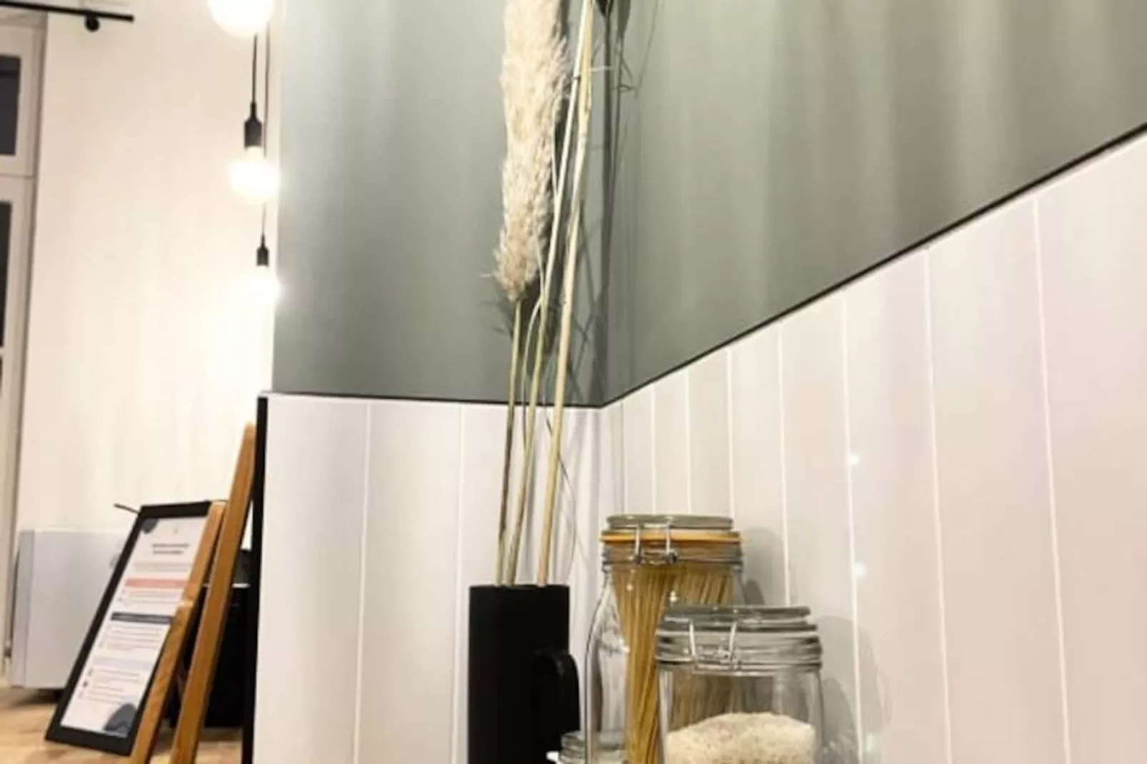 🌴 L'exotique - Vue Pl. Vieux March&eacute; - Standing-Image-tags.