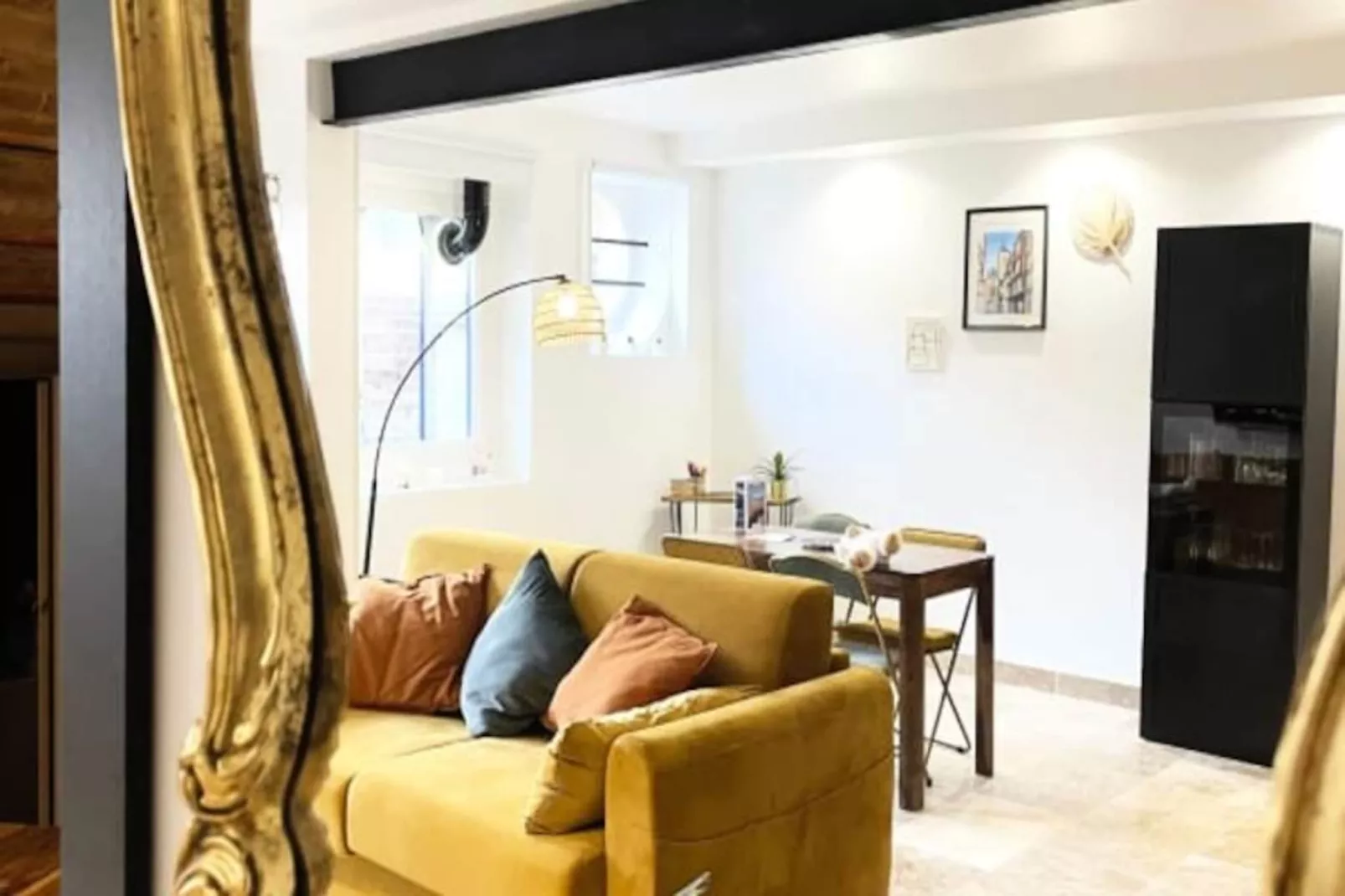 🚂 The Central Station - Parking - 50m Gare-Image-tags.