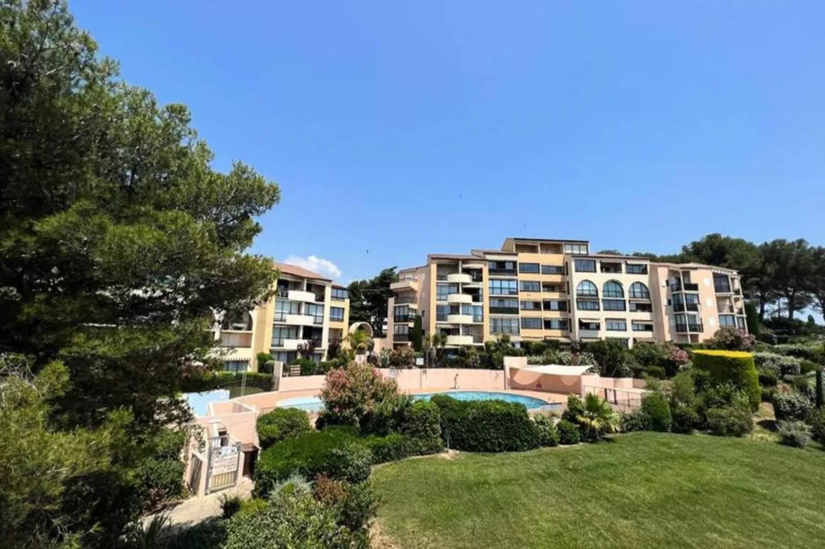 Résidence Jardins D Azur B-Buitenkant zomer