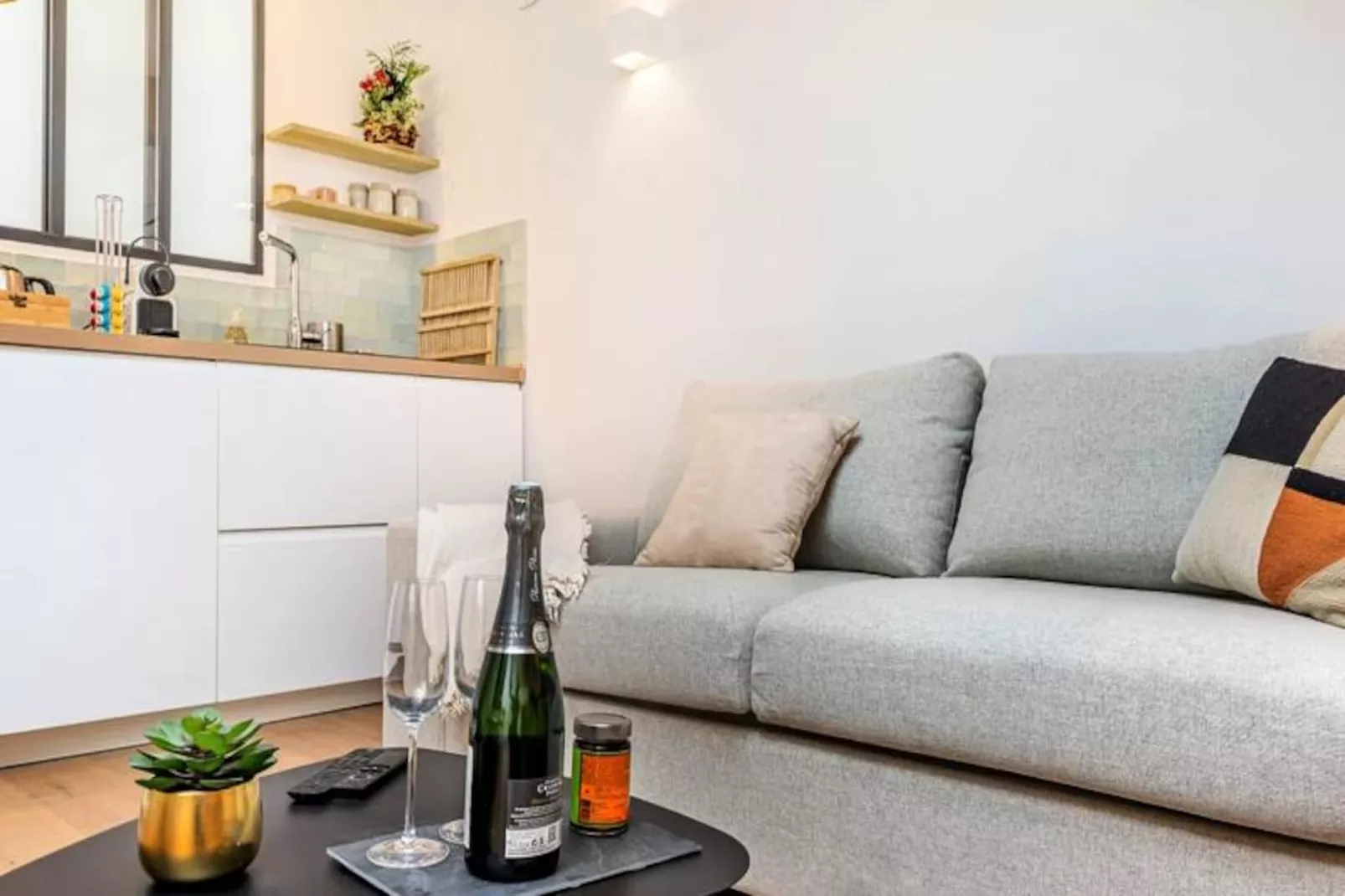 Appartement L&rsquo;hirondelle | Les Nids De La Diane-Image-tags.