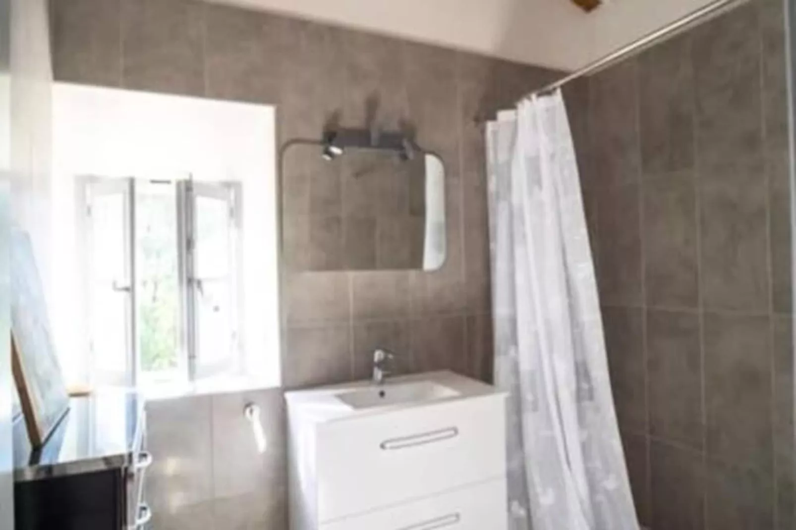 Maison Avec Vue Et Piscine Chauff&eacute;e &agrave; Roussillon-Image-tags.