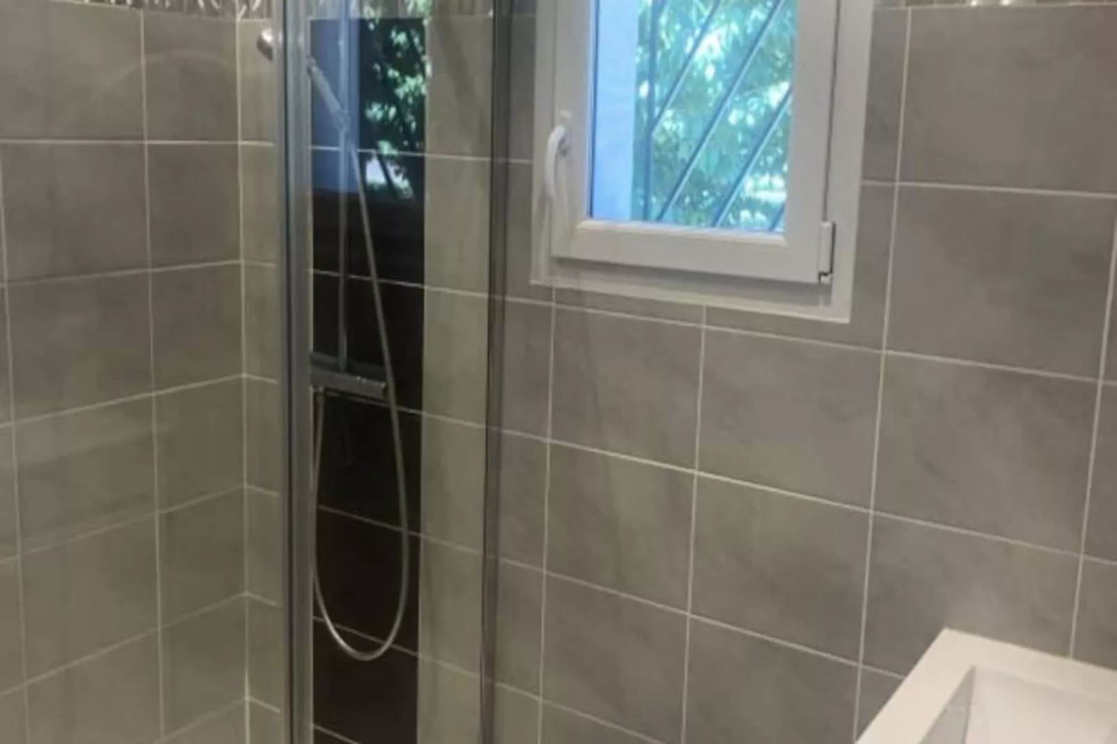 Le Ribbou - Isle-sur-la-sorgue-Image-tags.