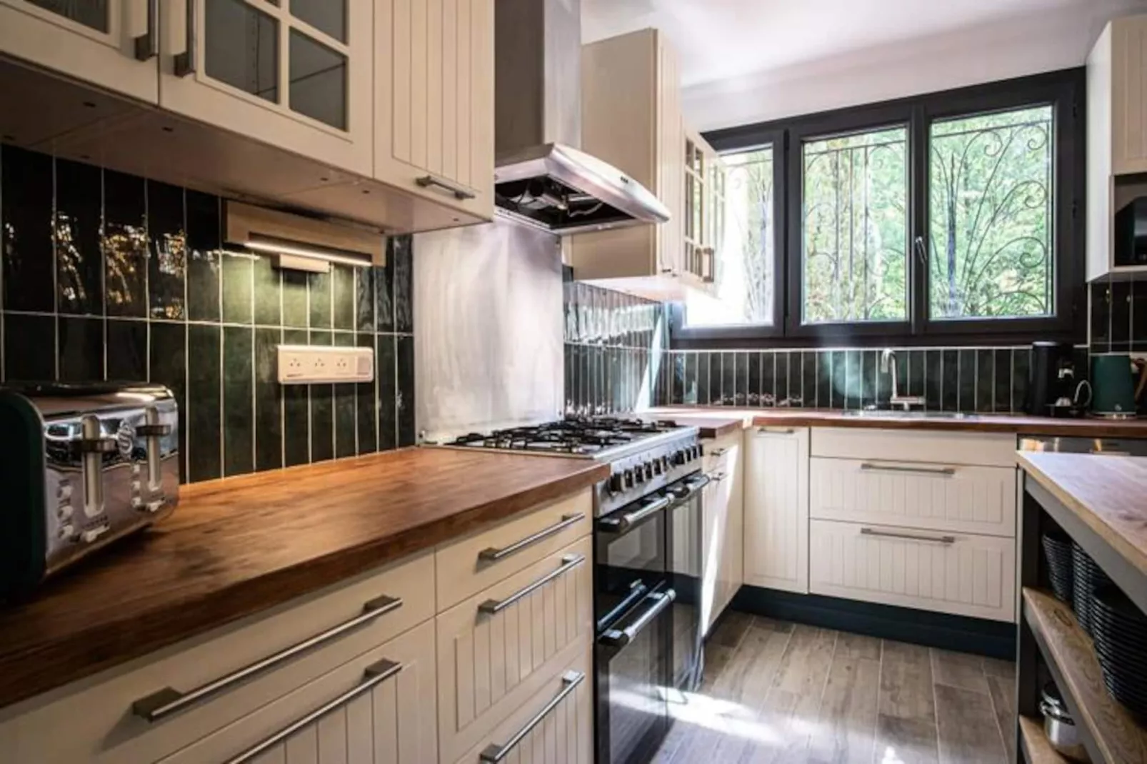 Maison Id&eacute;ale Pour Les Familles Avec Piscine Priv&eacute;e - Fontaine-de-vaucluse-Image-tags.