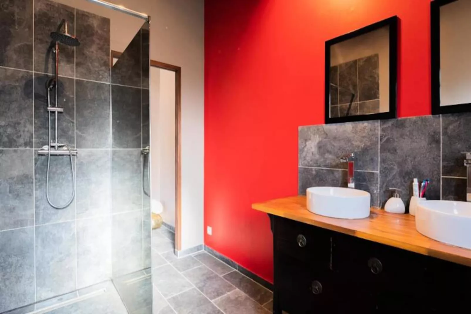 Villa Des Rochers-Image-tags.