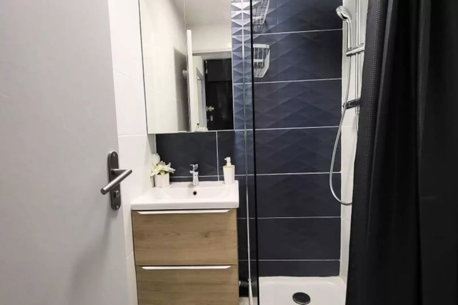 Résidence Un Jardin Proche De La Plage Et Commerces-Image-tags.