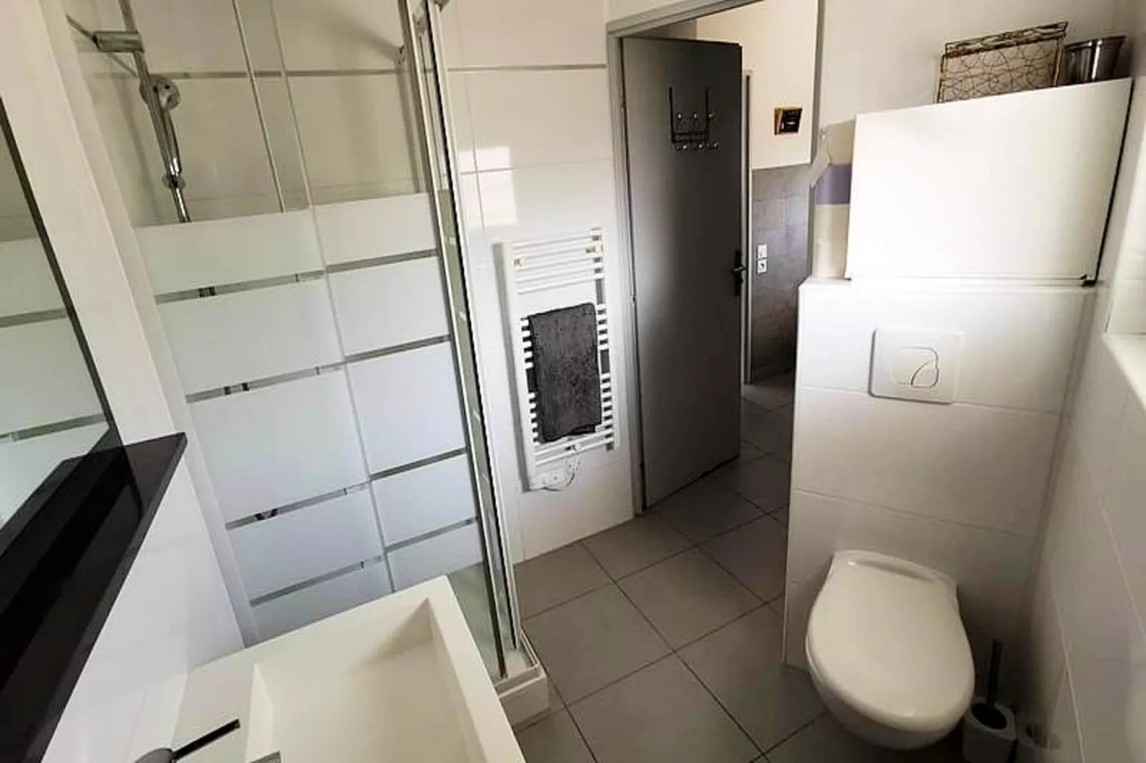 Résidence "le Château Leenhardt"-Badkamer