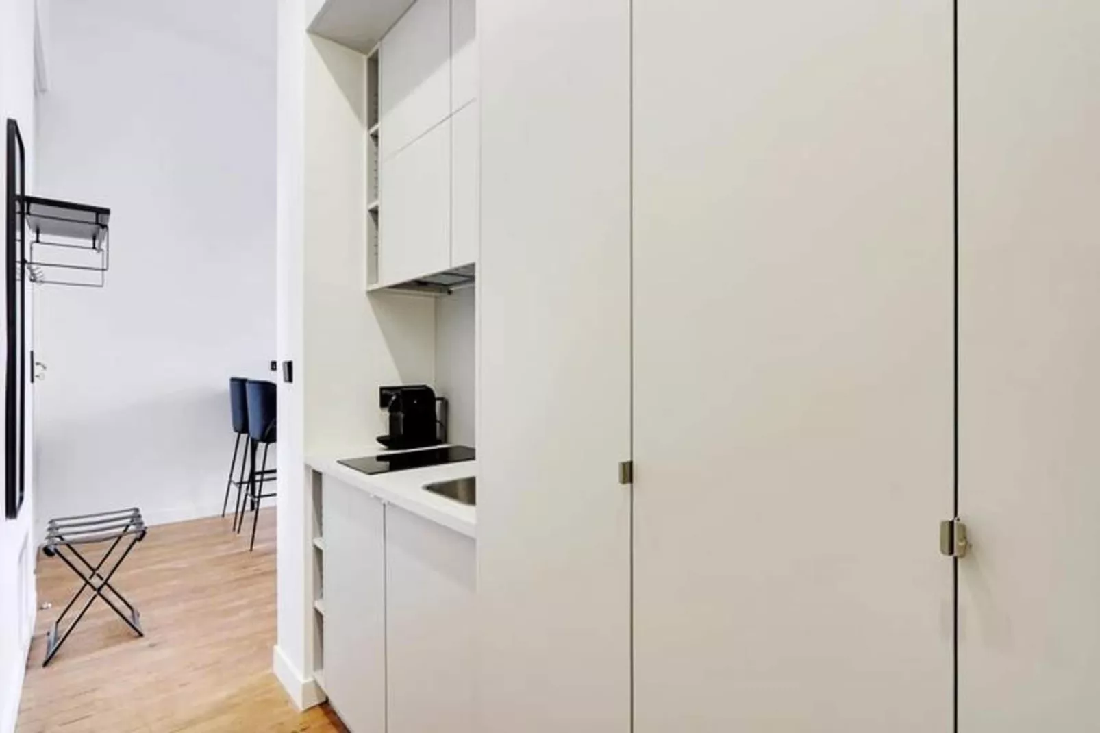 Maison Labruy&egrave;re - Suite Aviau-Buitenkant zomer