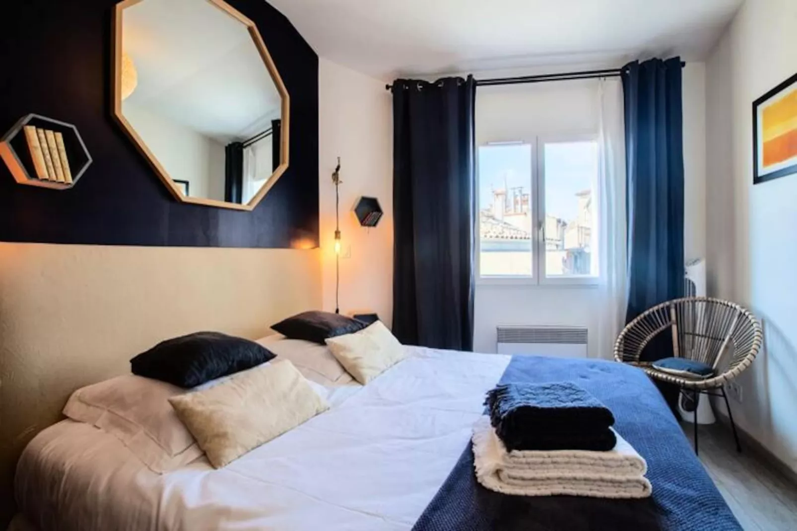 Les Toits De L'argenterie-Image-tags.