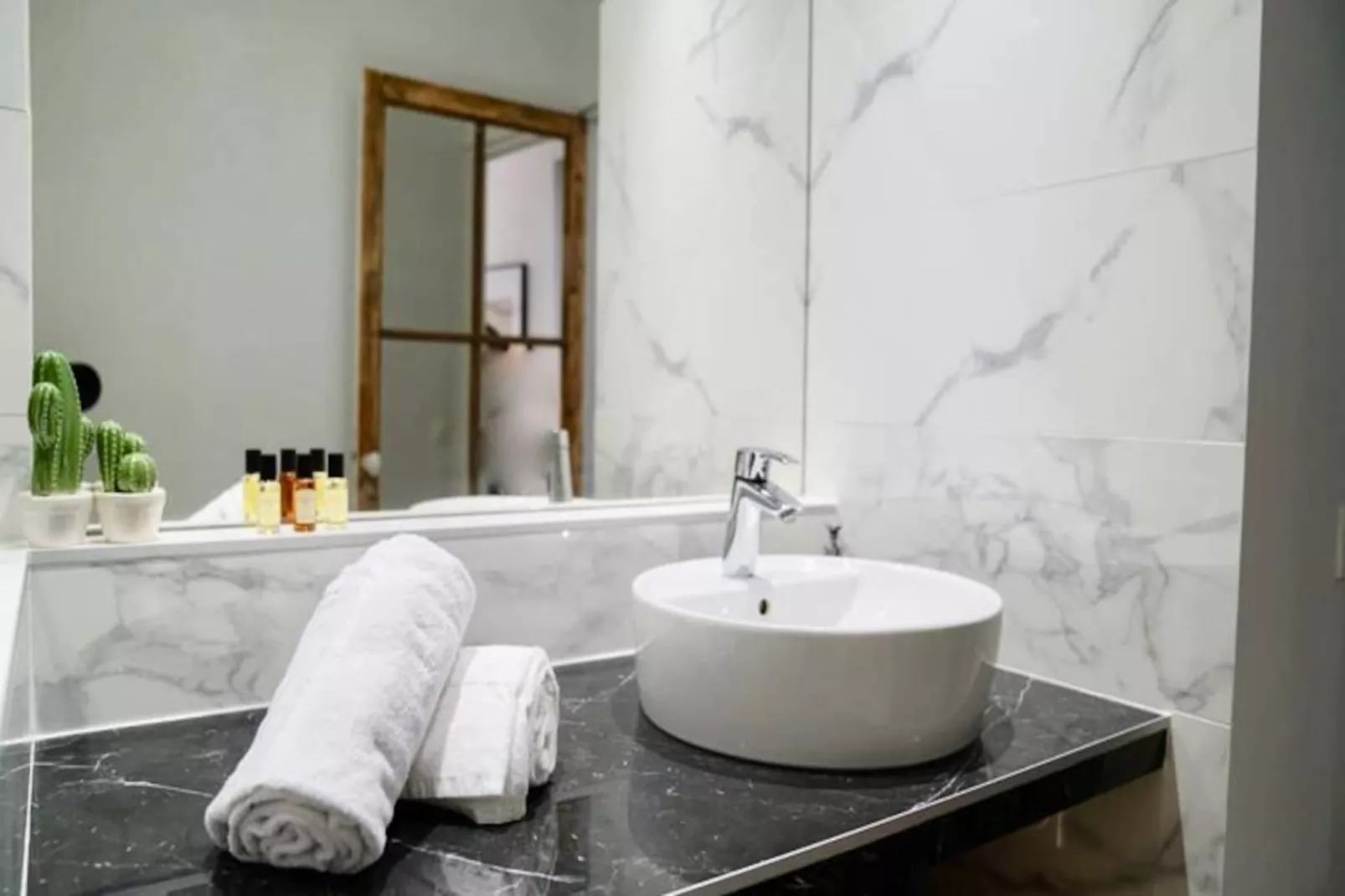 Home Chic Home - Les Suites De La Com&eacute;die - Suite2-Image-tags.