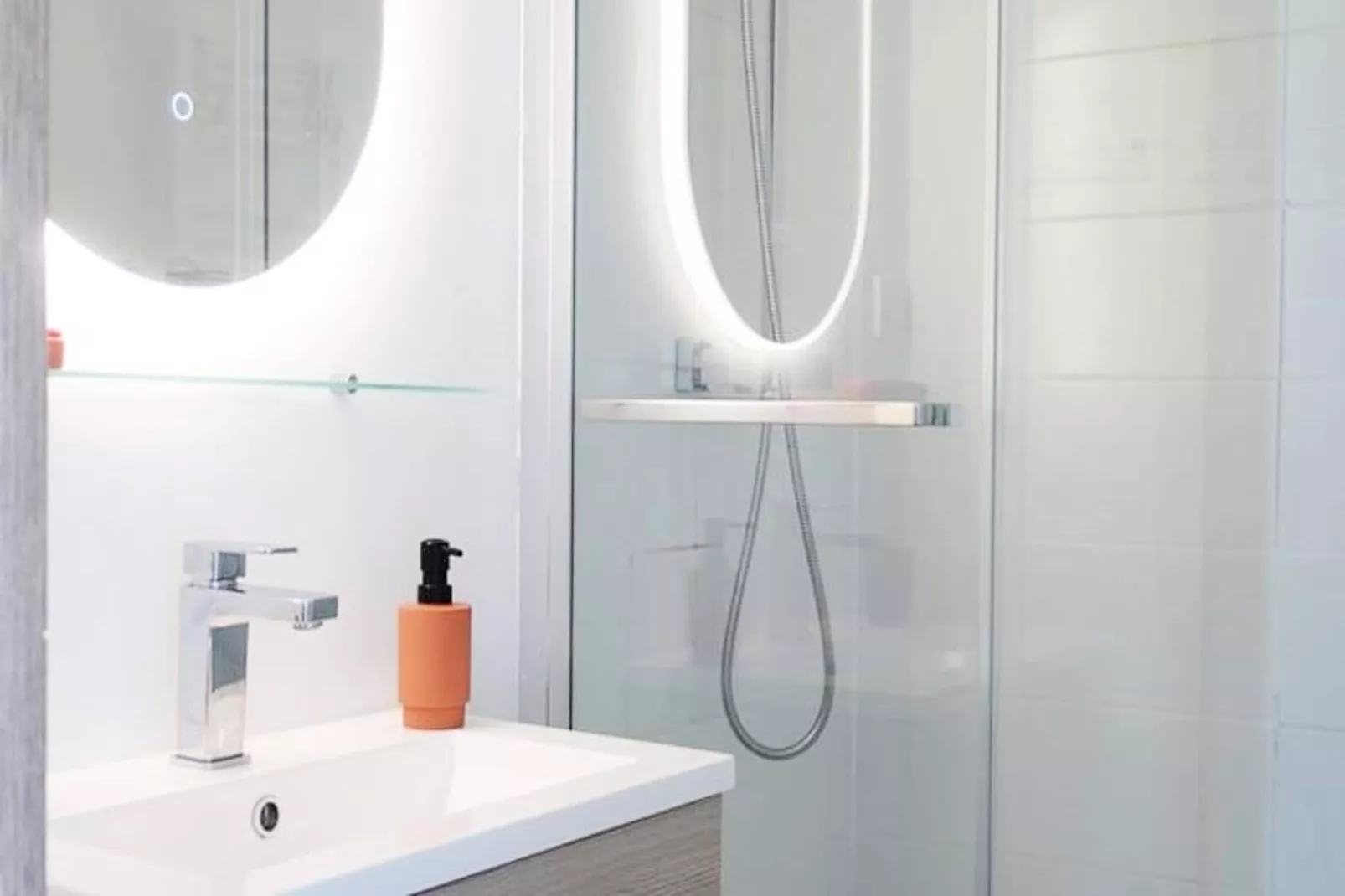 Résidence Menandiere-Badkamer