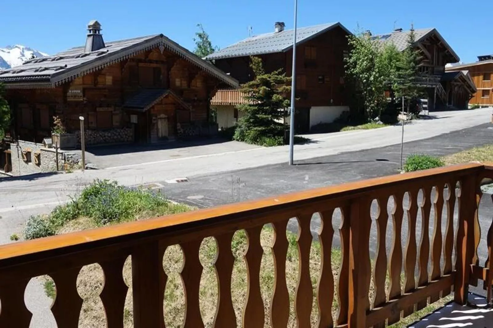 Résidence Saint Bernard-Uitzicht zomer