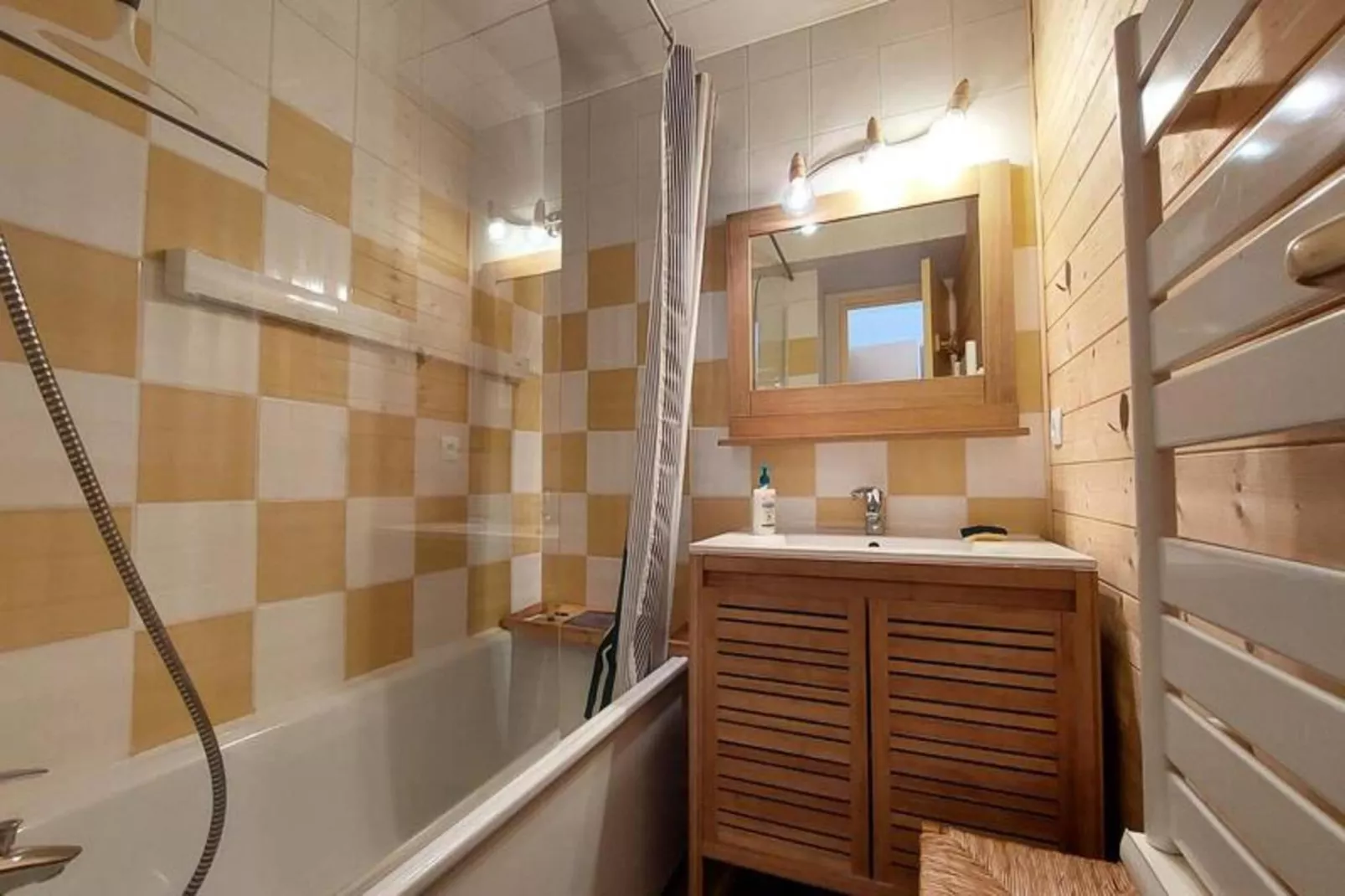 Résidence Champagne-Badkamer