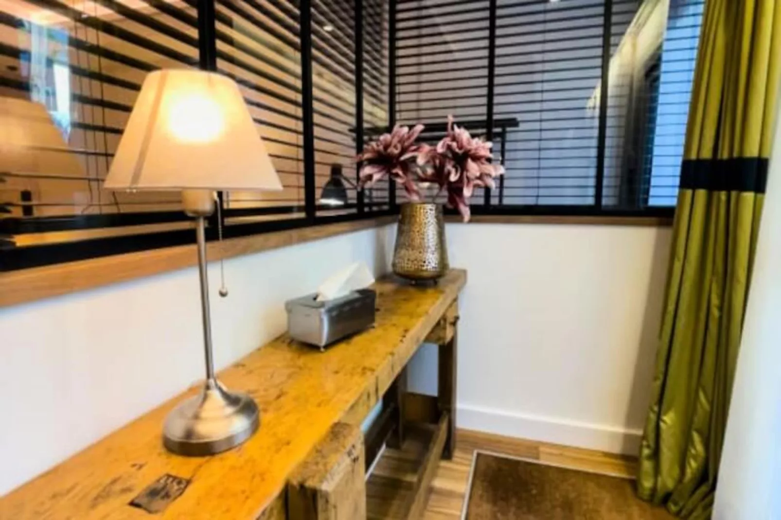 Maison R&eacute;gent & Spa - En Haut De L'escalier-Image-tags.