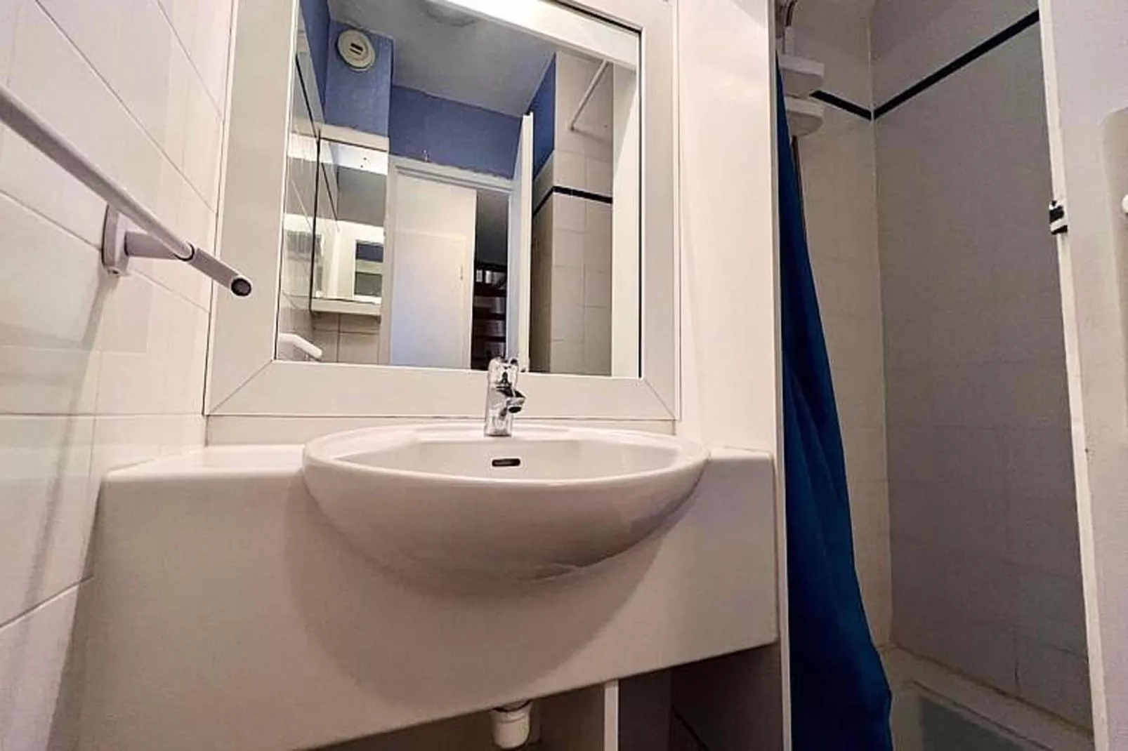 Résidence Parc Bois D'amour-Badkamer