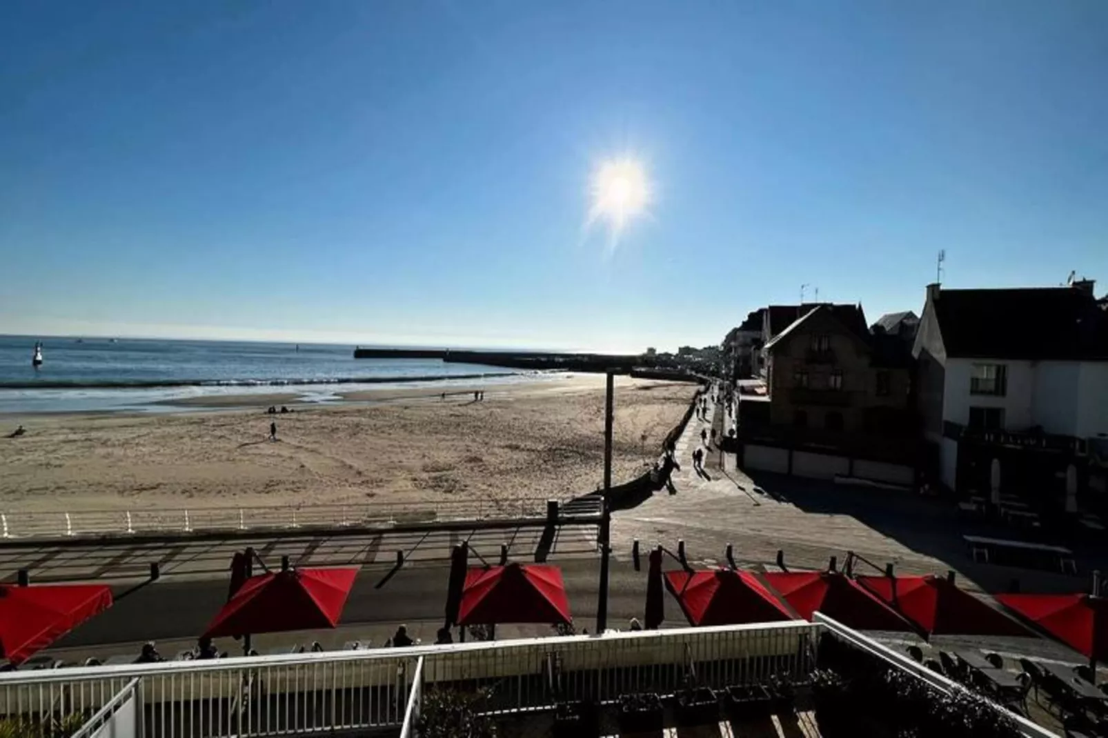 Résidence Dauphins-Uitzicht zomer