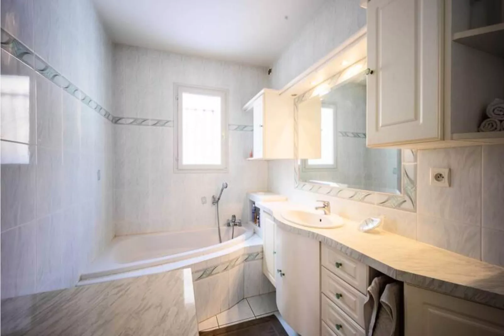 Résidence Mgenos1-genos-Image-tags.