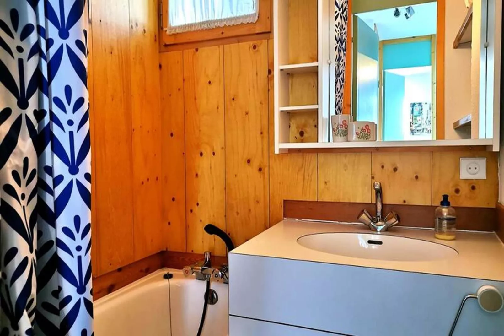 Résidence Camarine-Badkamer