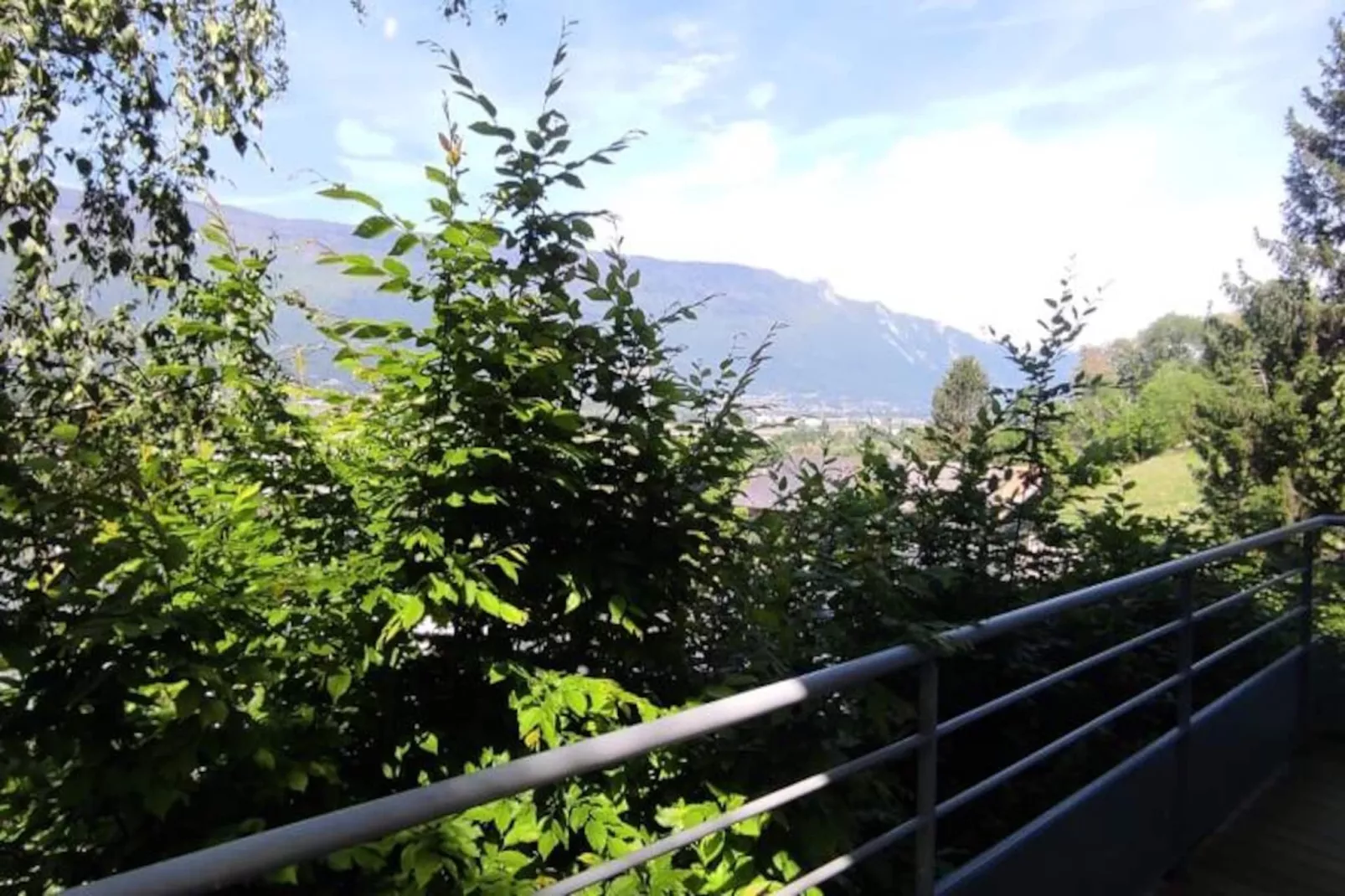 Jolie Maison Neuve Entre Villes Et Lacs-Image-tags.