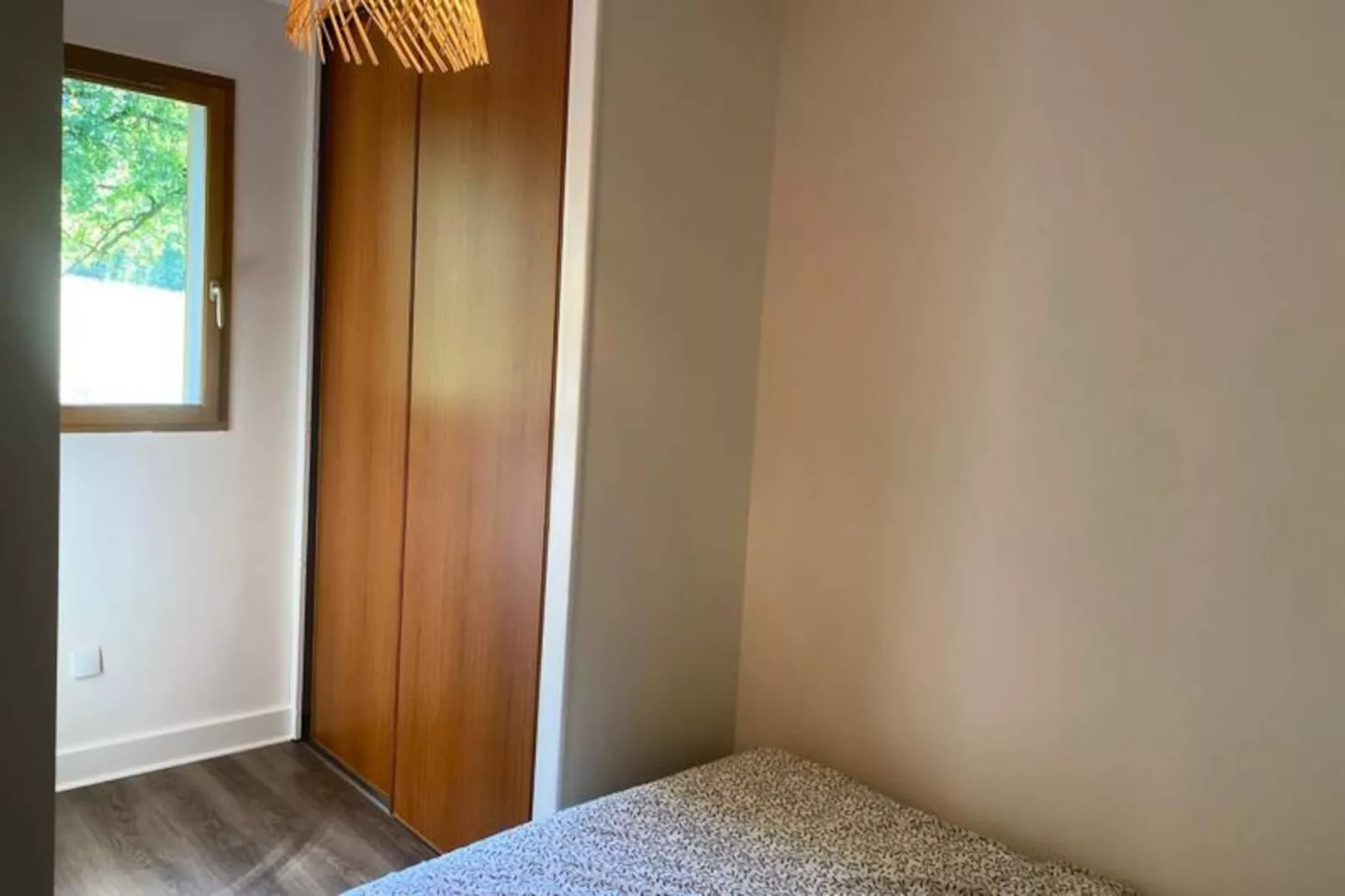 Belle Villa Avec Piscine Jacuzzi Et Vue Lac-Image-tags.