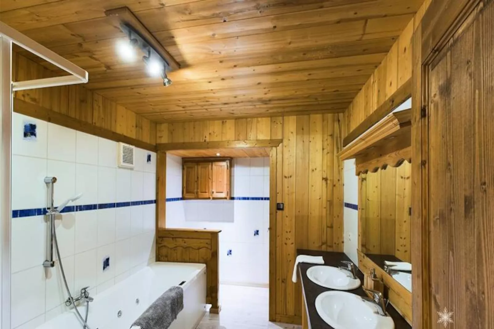 Chalet Le Kandahar-Image-tags.