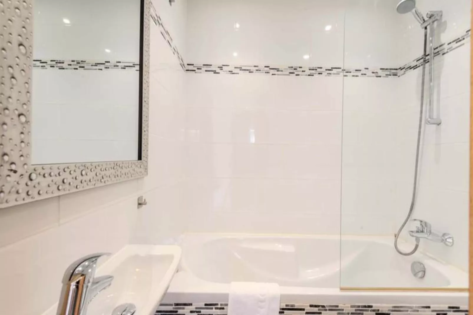 Résidence Le Nantaux-Badkamer