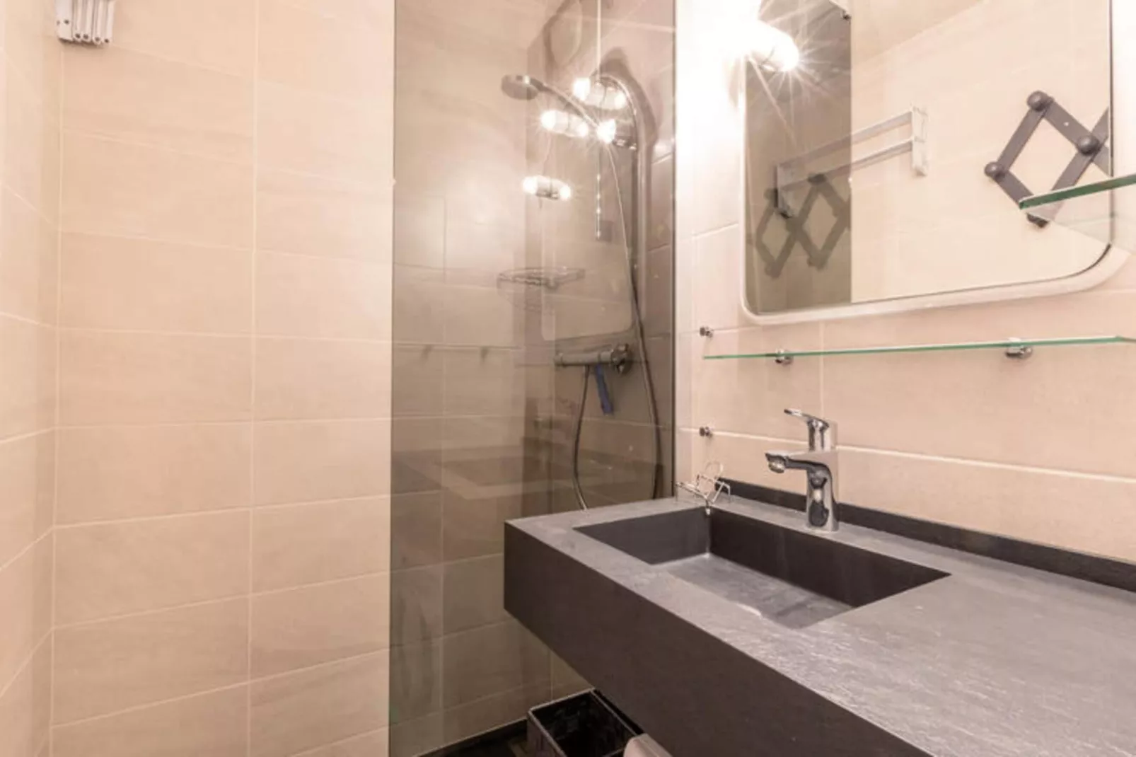 Résidence Parnasse 2-Badkamer