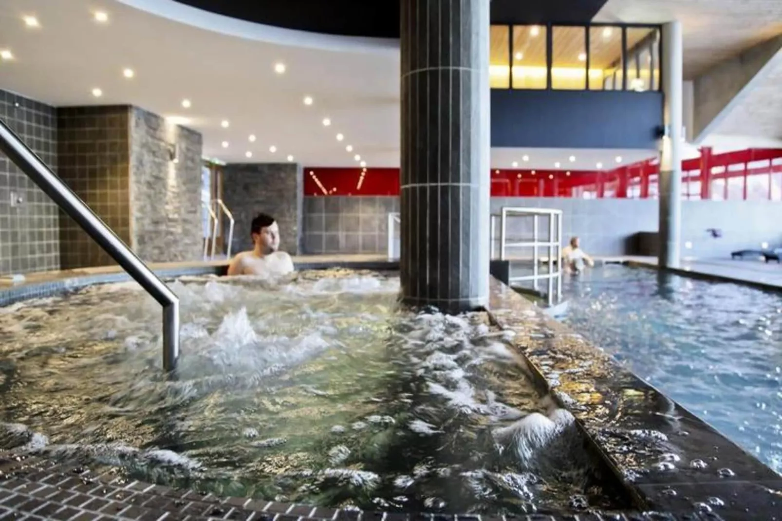 Résidence Prestige Odalys Les Fermes de Châtel-Zwembad